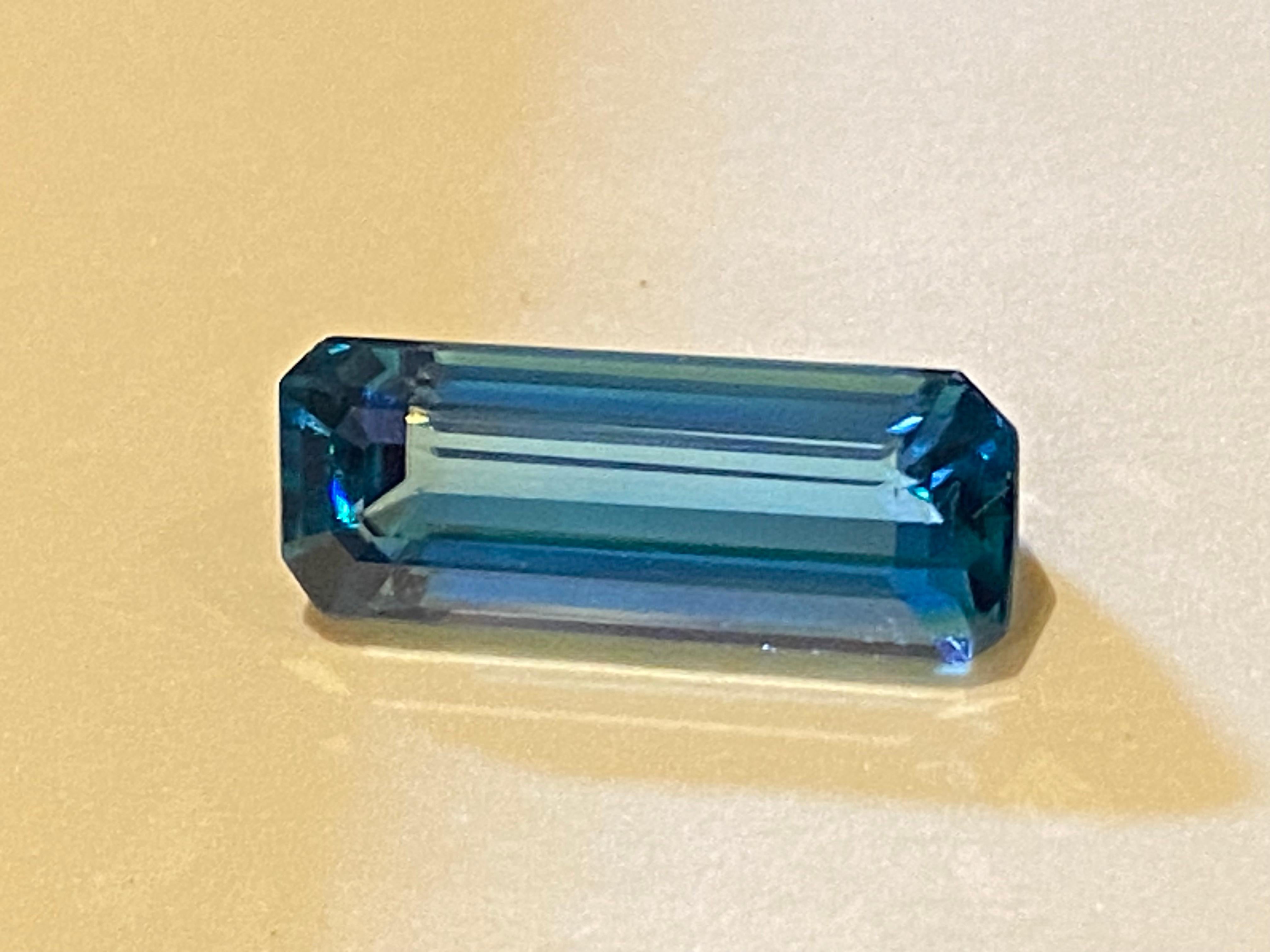 Tourmaline naturelle bleu intense non sertie de 4,50 carats, indicolite, taille baguette en vente 1