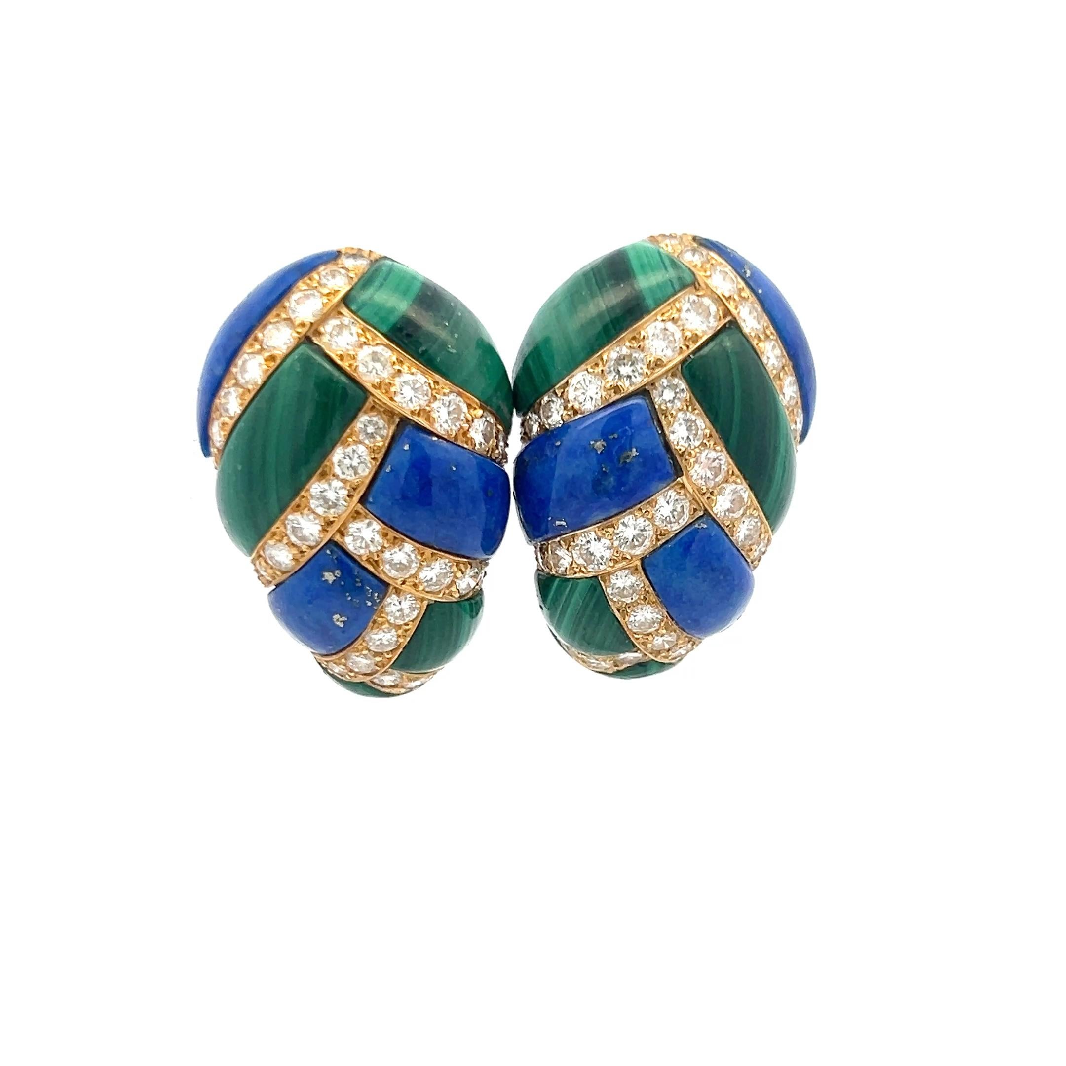 Titre :
Boucles d'oreilles clips en or 18 carats avec diamant rond brillant de 4,50 ct, lapis et malachite
Le style :
Clip On
Métal :
Or jaune 18 carats
Pierre précieuse 1 :
Diamant de 4,5 carats
Nombre de pierres :
78
Couleur :
G
La clarté