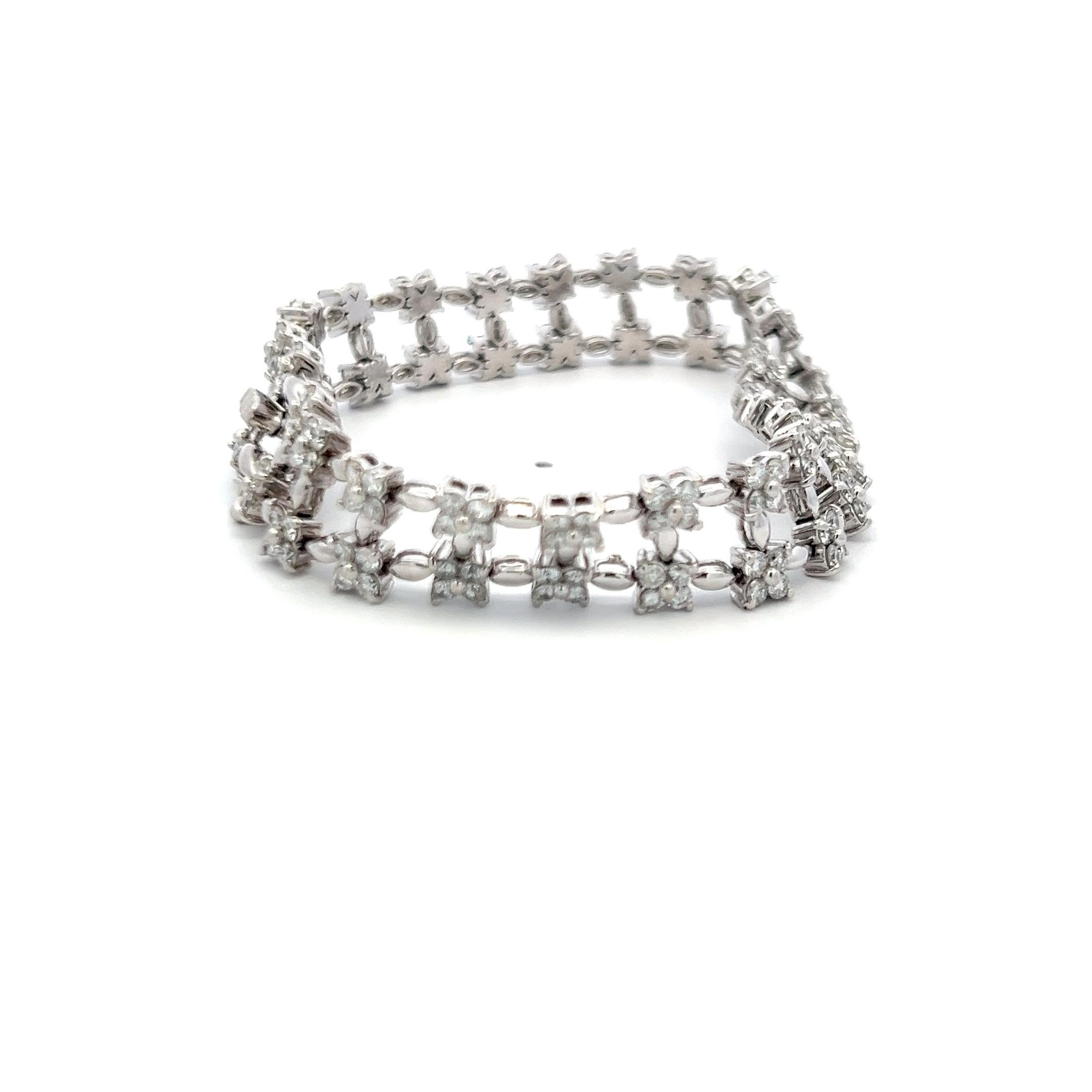 Titre :
Bracelet Link en or blanc 14K avec diamant rond brillant de 4.50ct (I VS)
Le style :
Lien
Métal :
Or blanc 14 carats
Pierre précieuse 1 :
Diamant de 4,5 carats
Nombre de pierres :
184
Couleur :
I
La clarté :
VS
Forme :
Brillant