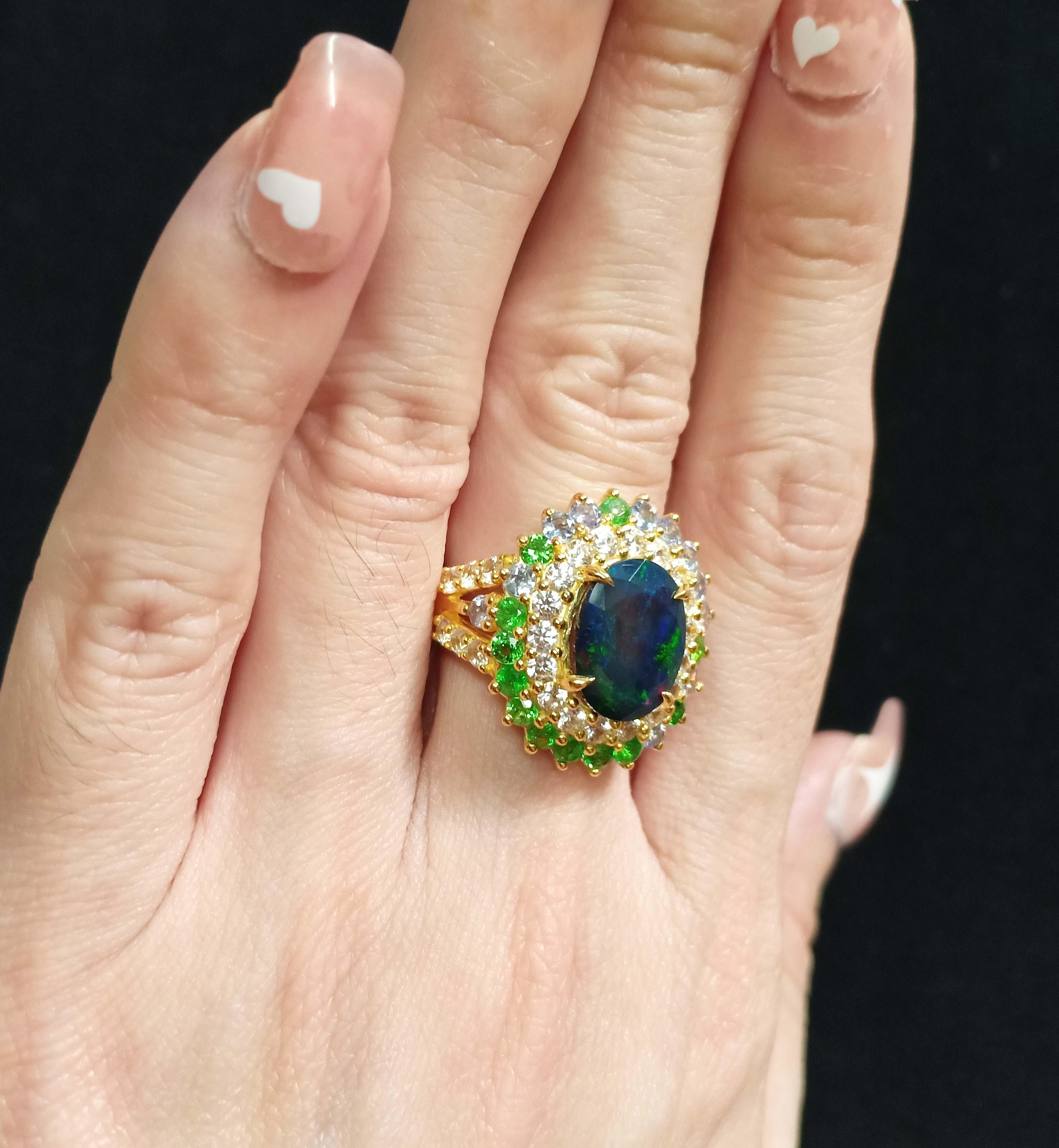 4.50cts Black Opal Ring. Sterling Silver in 18K Gold Plated. 3