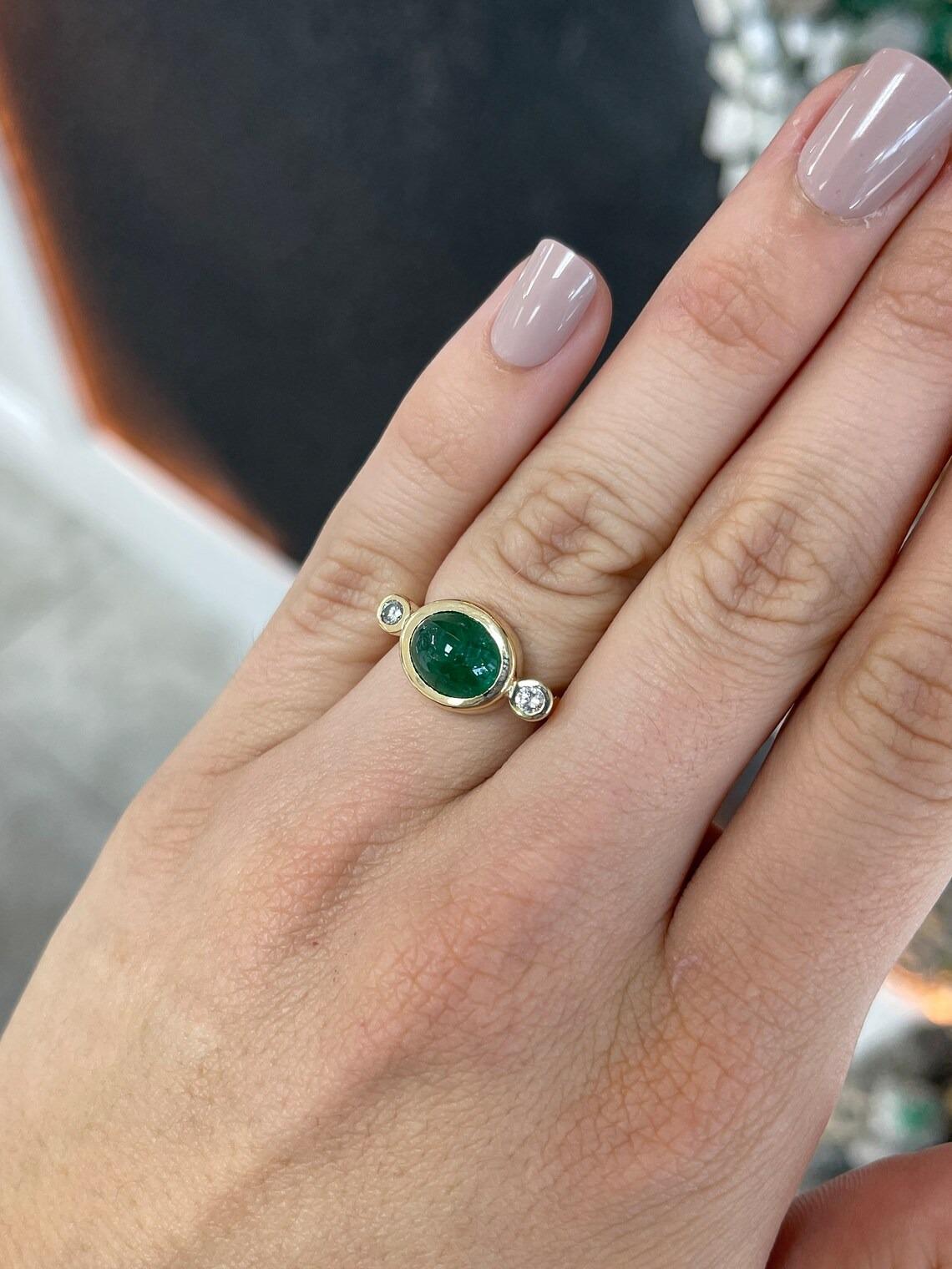 4.50tcw 14K East to West Oval Cabochon Emerald & Round Diamond 3 Stone Gold Ring In New Condition For Sale In Jupiter, FL