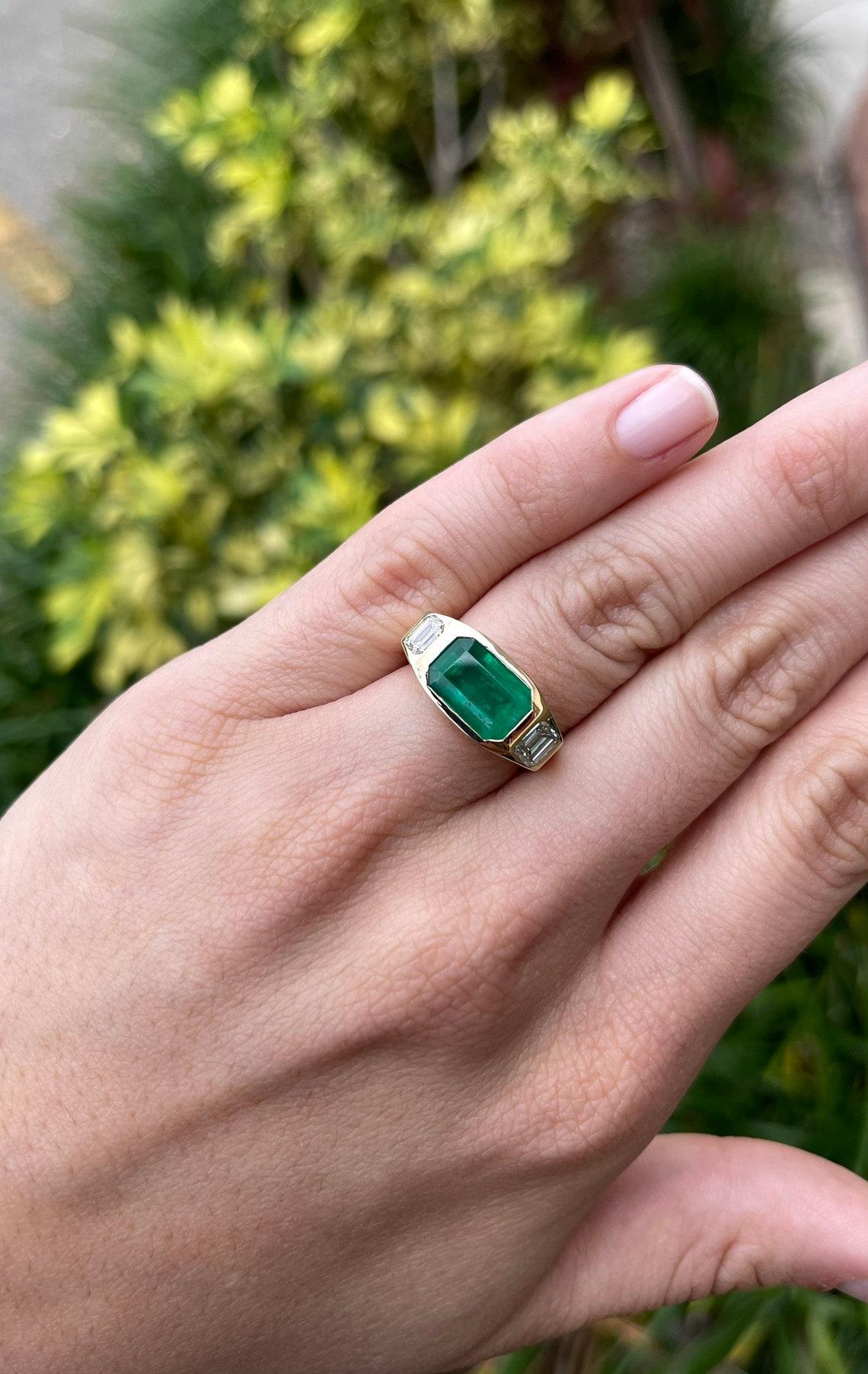 Anillo Gitano de Esmeralda Colombiana y Diamante talla Esmeralda de 4,50 qt 18K Tres Piedras en Nuevo estado para la venta en Jupiter, FL