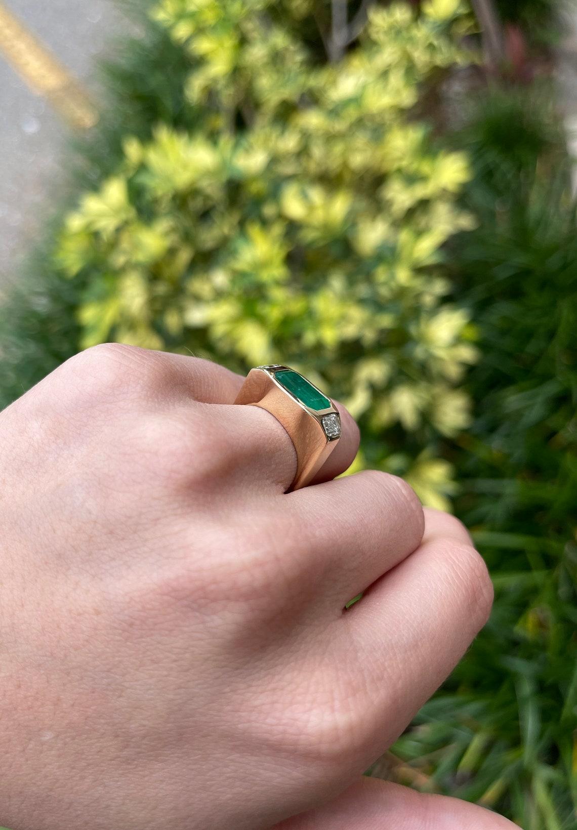 Anillo Gitano de Esmeralda Colombiana y Diamante talla Esmeralda de 4,50 qt 18K Tres Piedras en venta 2