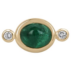 Bague à trois pierres 14 carats avec cabochon d'émeraude ovale de 4,50 carats et diamants