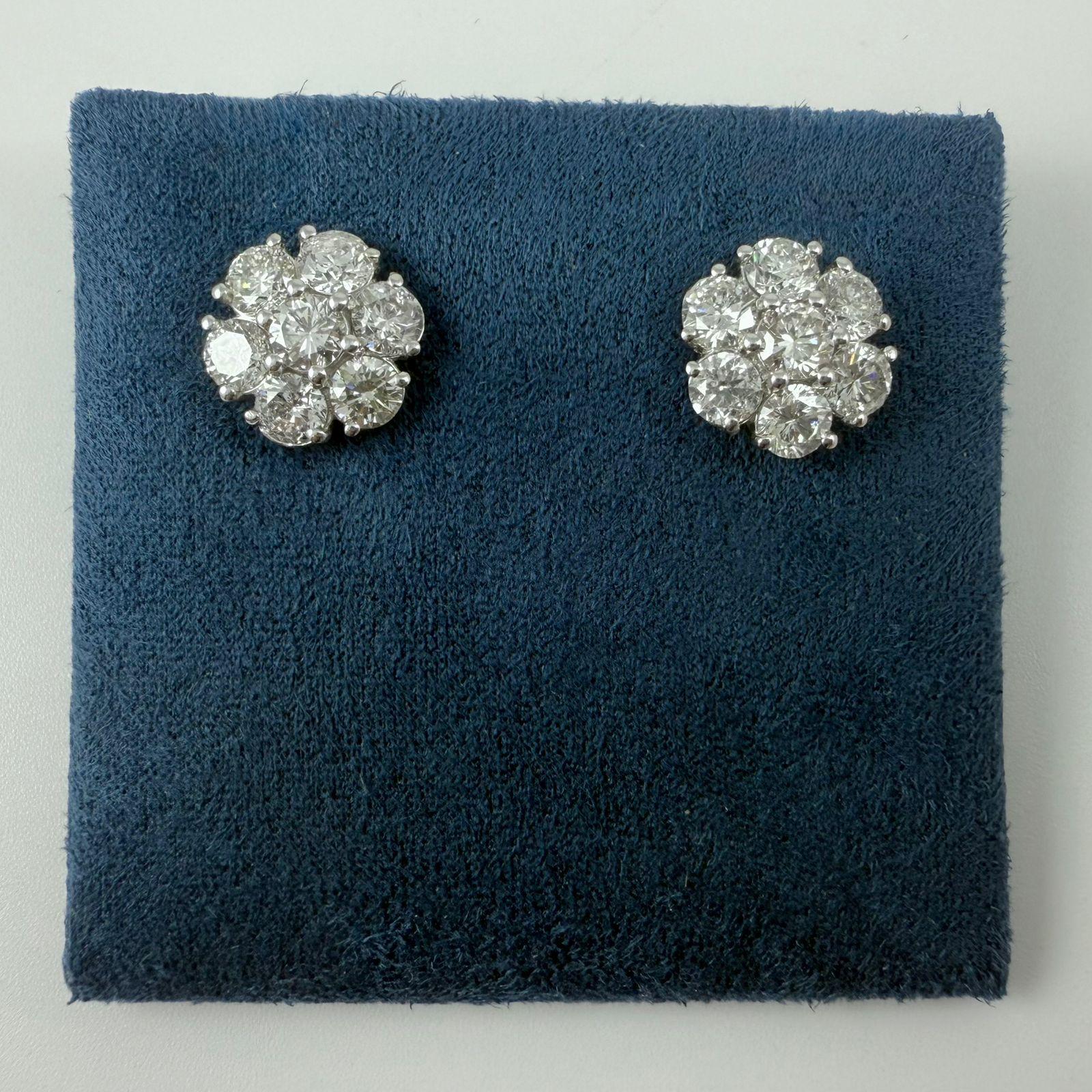Contemporaneo Orecchini a grappolo con diamanti da 4,51 carati in oro bianco 14K in vendita