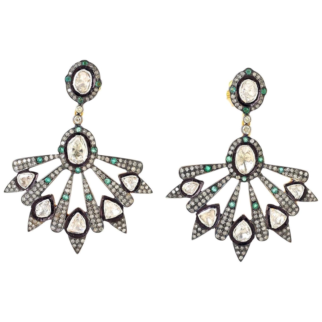 Ohrringe mit 4,51 Karat Diamanten im Rosenschliff und Smaragd im antiken Stil