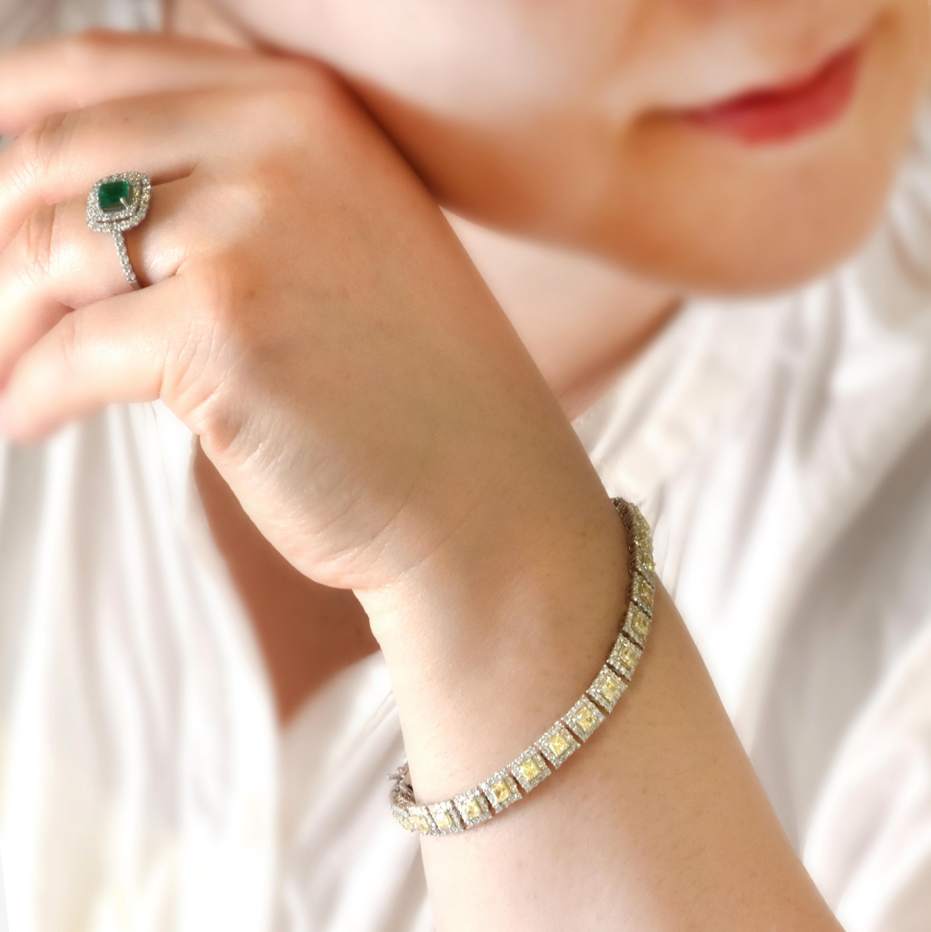 Bracelet en platine avec diamant naturel de 4,51 carats, taille coussin, de couleur jaune clair en vente 5