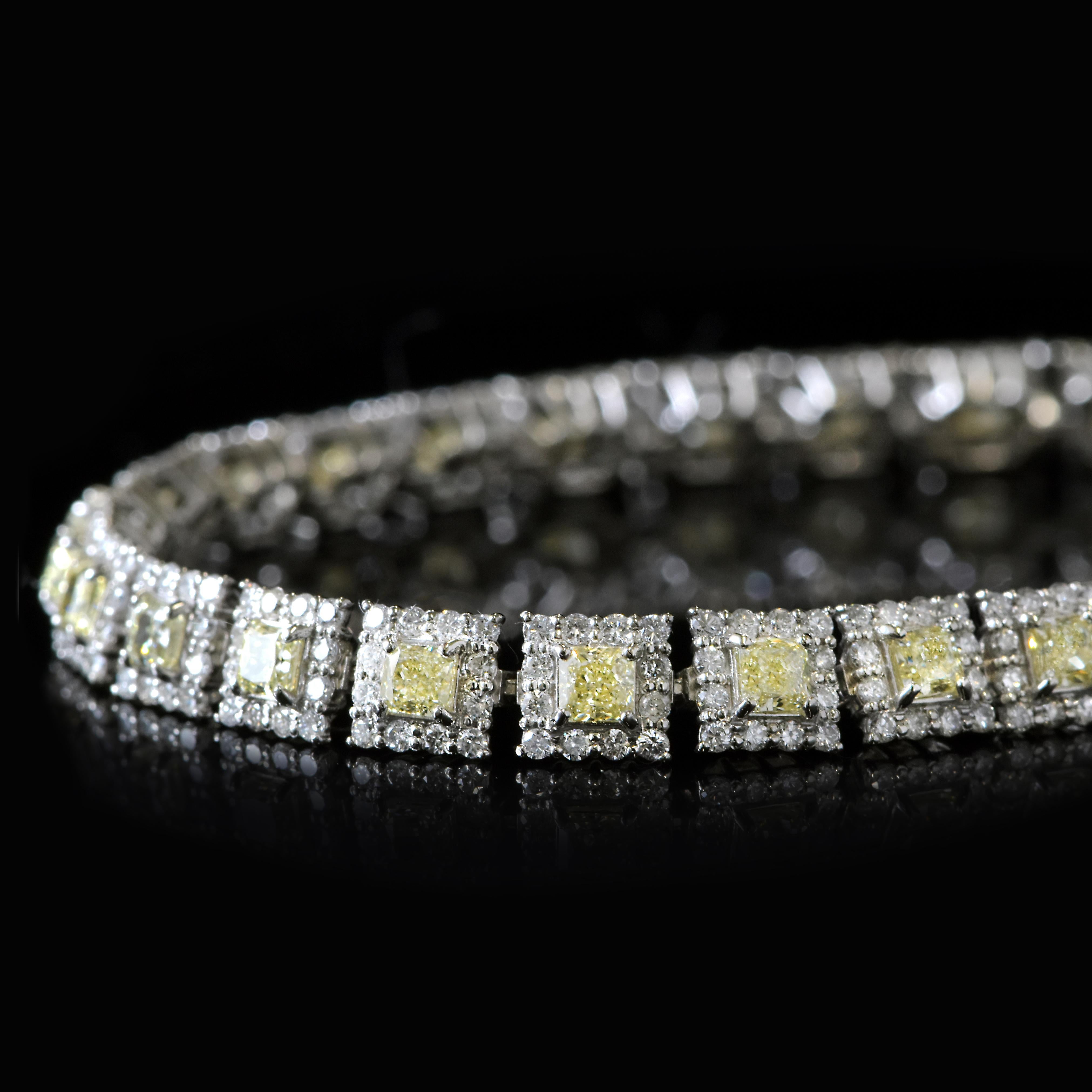 Magnifique bracelet en platine contenant un total de 4,51 carats de diamants naturels de couleur jaune clair. Les diamants ont été ornés et chéris tout au long de l'histoire de l'humanité et remontent à des milliers d'années. Ils sont classés 10 sur