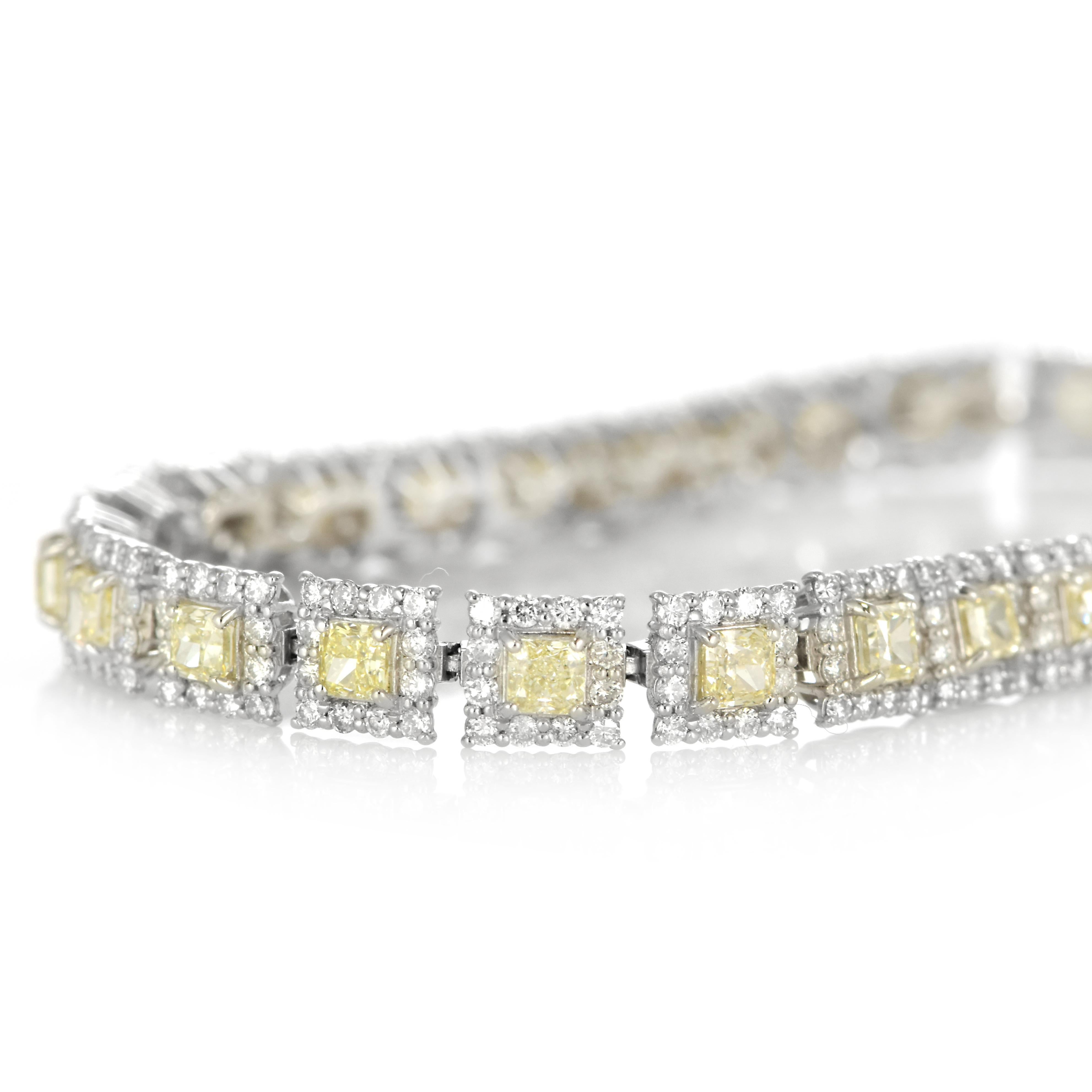 Taille coussin Bracelet en platine avec diamant naturel de 4,51 carats, taille coussin, de couleur jaune clair en vente