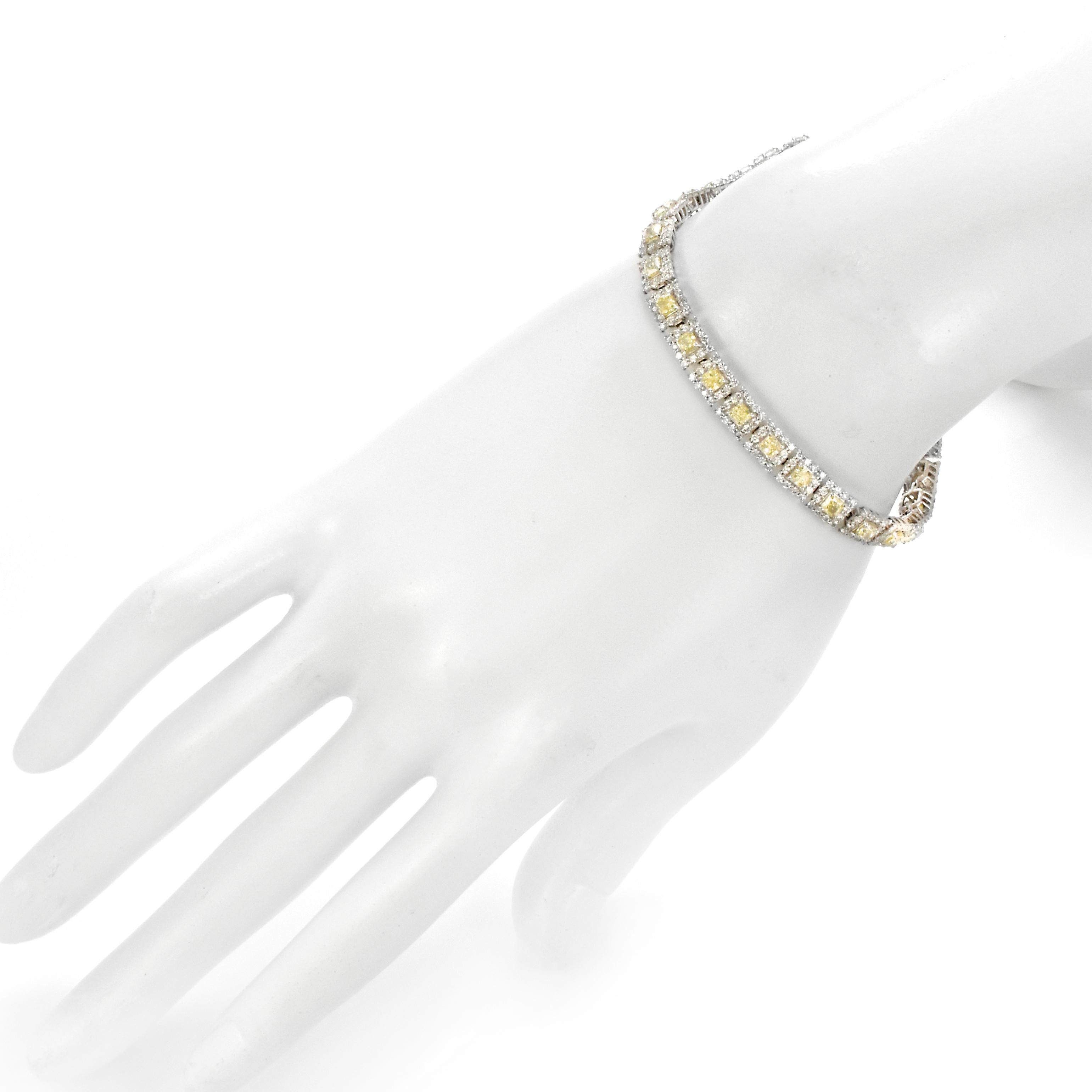 Bracelet en platine avec diamant naturel de 4,51 carats, taille coussin, de couleur jaune clair Pour femmes en vente