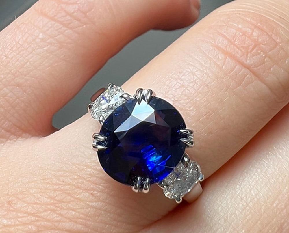 Sapphire Weight: 4.51 CTS, Measurements: 10.7 x 9.3 mm, Diamond Weight: 0.65 CT, Metal: Platinum, Ring Size: 7, Shape: Oval, Color: Blue, Hardness: 9, Birthstone: September, CD Certified