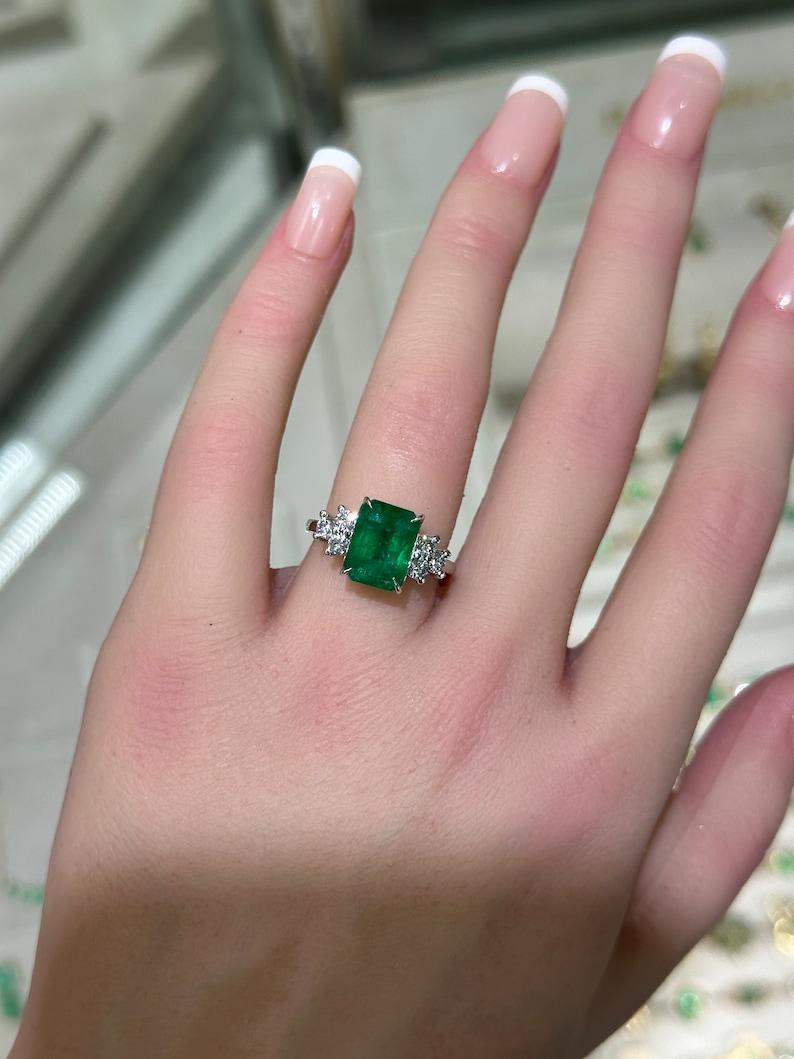 Modern 4.51tcw 14K Emerald & Diamond 7-Stone Ring - Lush Green Prong Set Emerald For Sale