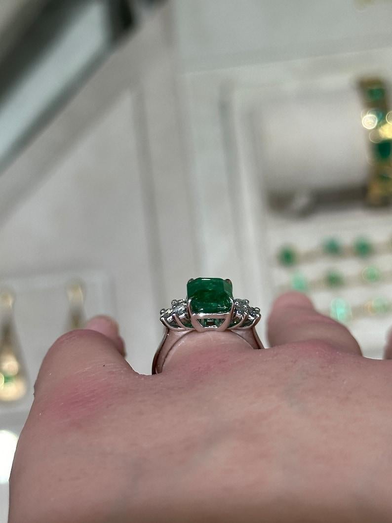 4.51tcw 14K Emerald & Diamond 7-Stone Ring - Lush Green Prong Set Emerald In New Condition For Sale In Jupiter, FL