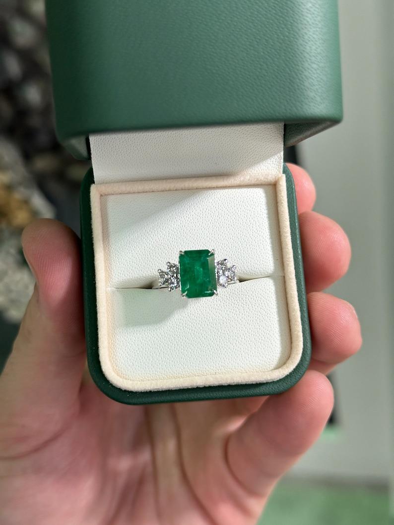 Women's 4.51tcw 14K Emerald & Diamond 7-Stone Ring - Lush Green Prong Set Emerald For Sale