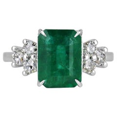 4,51tcw 14K Smaragd & Diamant 7-Stein-Ring - üppiger grüner Smaragd in Krappenfassung mit Smaragd