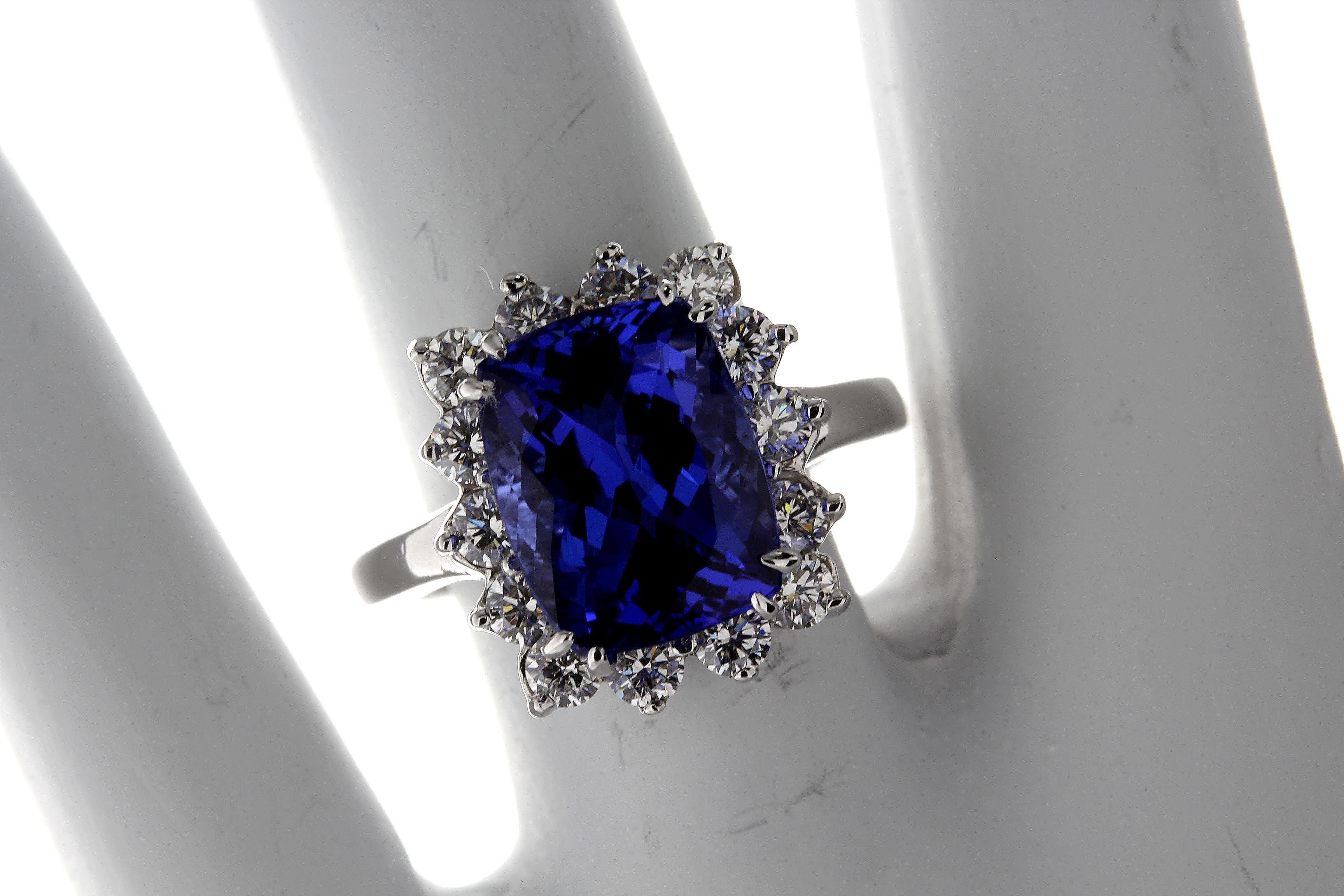 Contemporary 4.52 Carat Cushion Cut Violet Blue Tanzanite Gemstone 14 Karat White Gold Ring For Sale