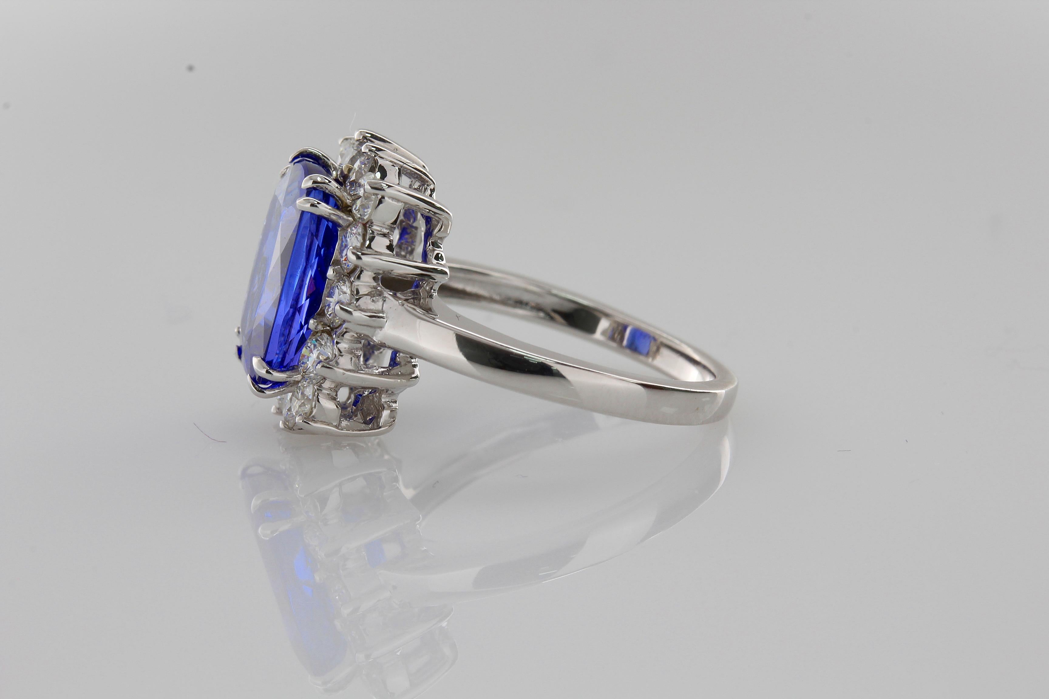 4.52 Carat Cushion Cut Violet Blue Tanzanite Gemstone 14 Karat White Gold Ring In New Condition For Sale In New York, NY