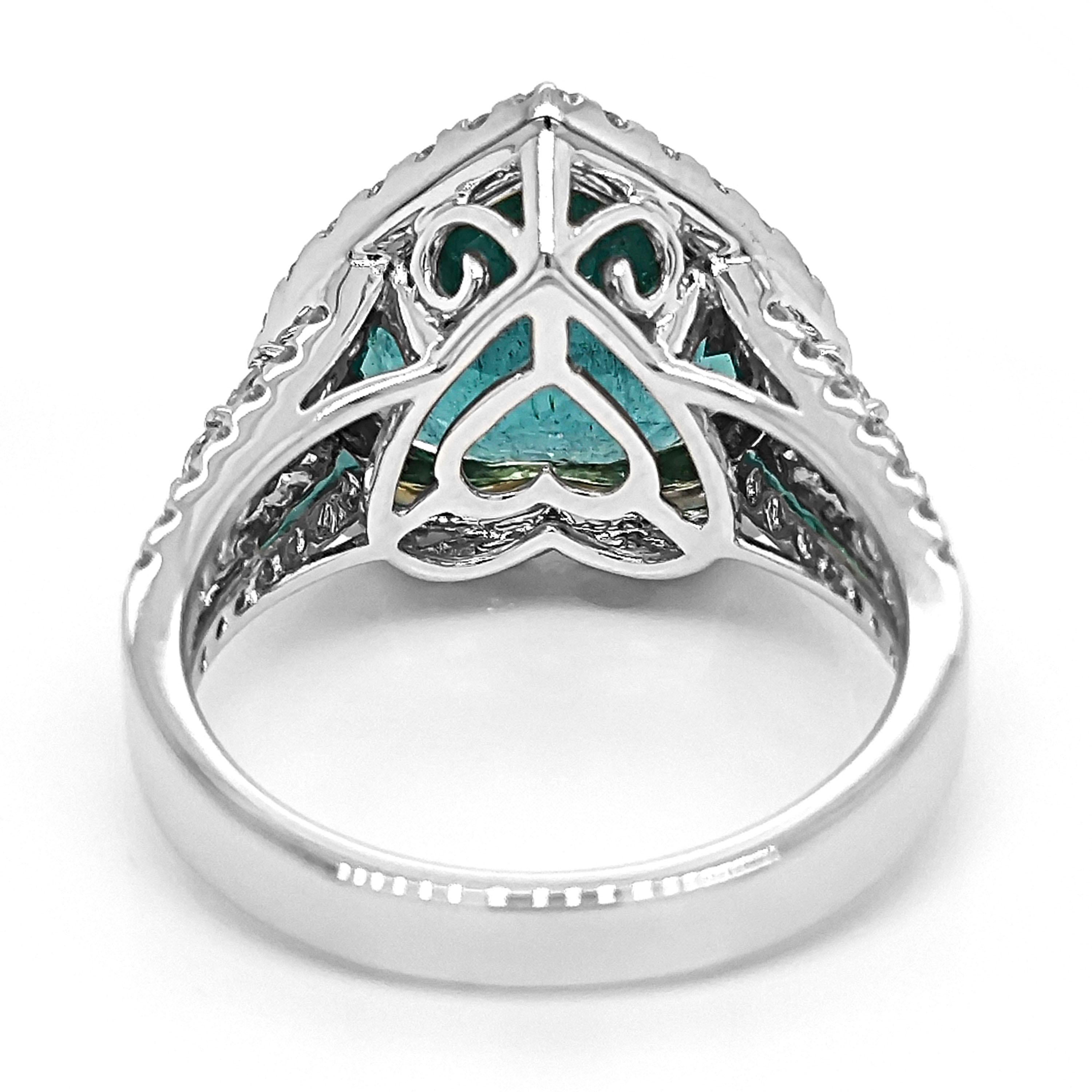 1 Emerald Gemstone: 3.76 Carats
58 White Diamonds: 0.76 Carats
Metal: 18K White Gold, 5.90 Grams
