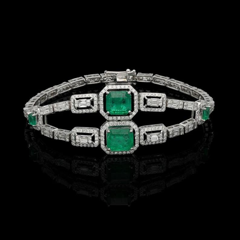 Mixed Cut 4.52 carats Emerald 3.60 carats Diamond 18K Gold Art Deco Style Bracelet For Sale