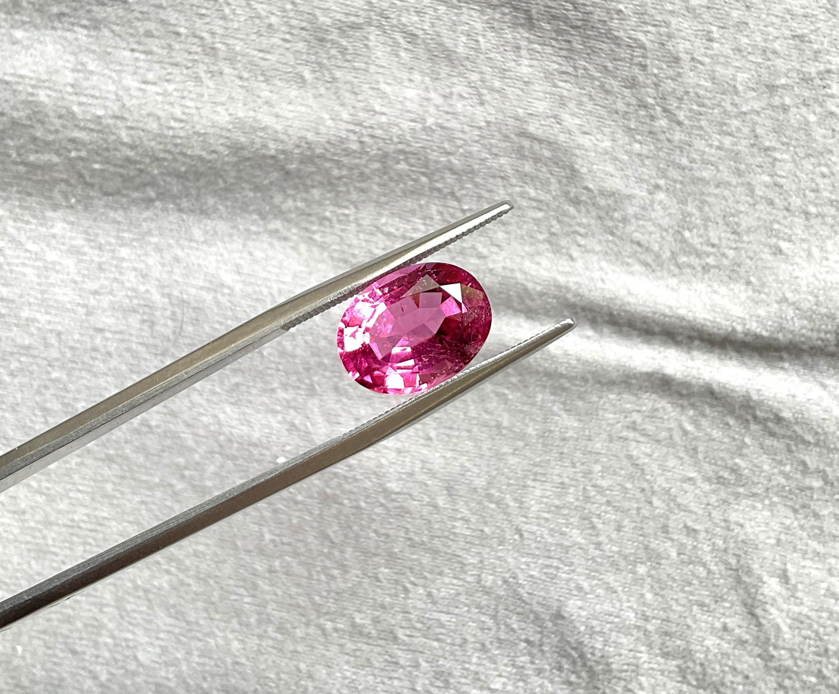 Taille ovale 4.52 Carats Pink Tourmaline Oval Faceted Cut stone Top Quality Natural gemstone en vente