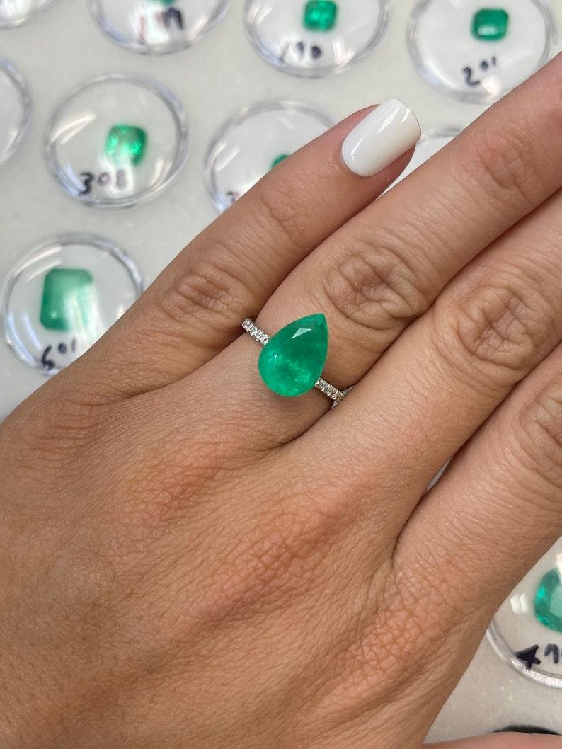 Donna 4,52 carati di smeraldo colombiano verde giallastro tagliato a pera - Pietra di nascita di maggio, gemma autentica in vendita