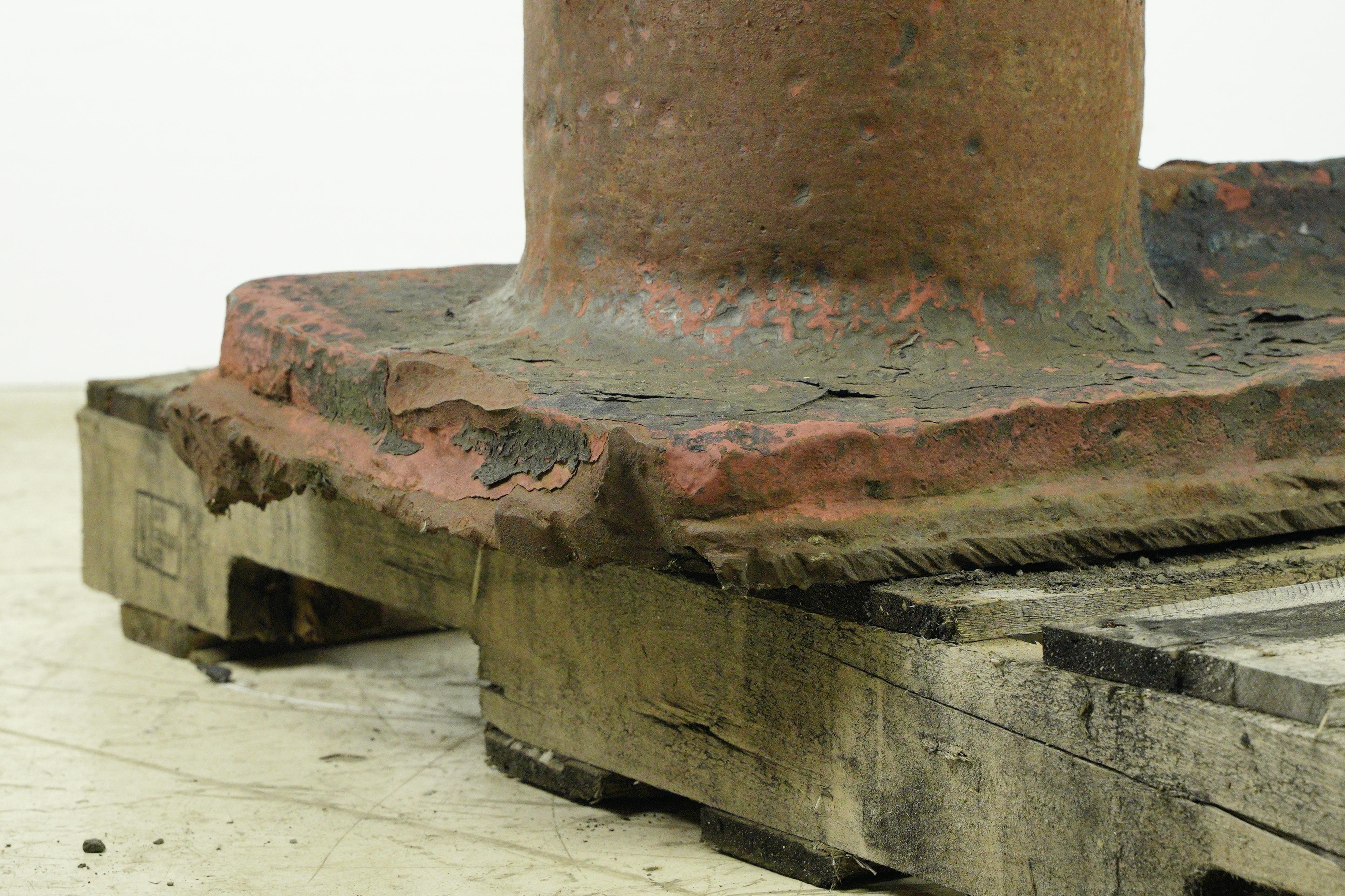 20ième siècle 45.25 in. Bollard d'amarrage maritime en fonte en vente