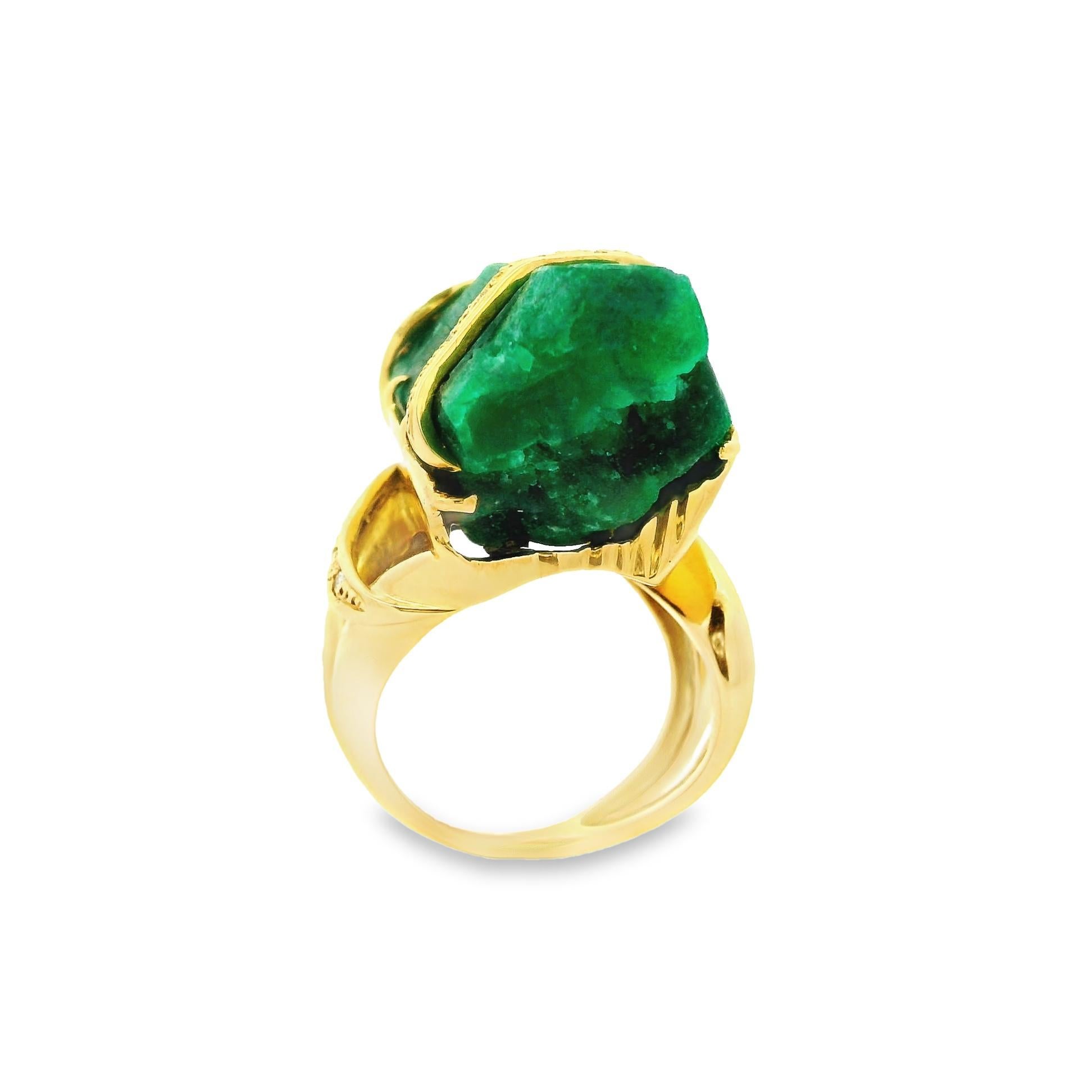 Women's 45.26 Carat Emerald-Crystal Diamond 18K Yellow Gold Cocktail Ring For Sale