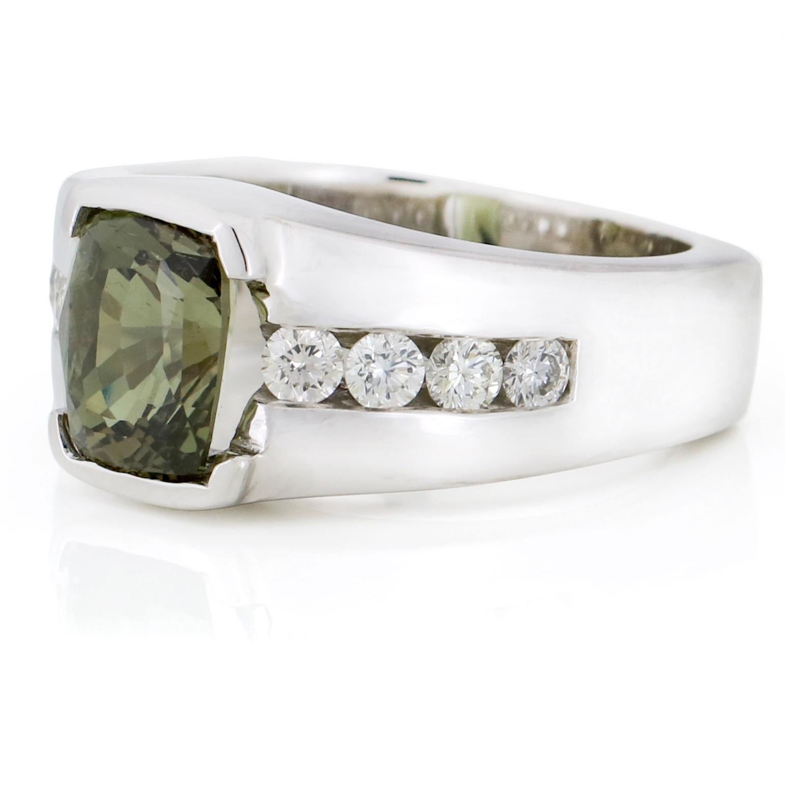 Contemporary 4.53 Carat 14 Karat Gold Color Change Natural Alexandrite Diamond Men's Ring For Sale