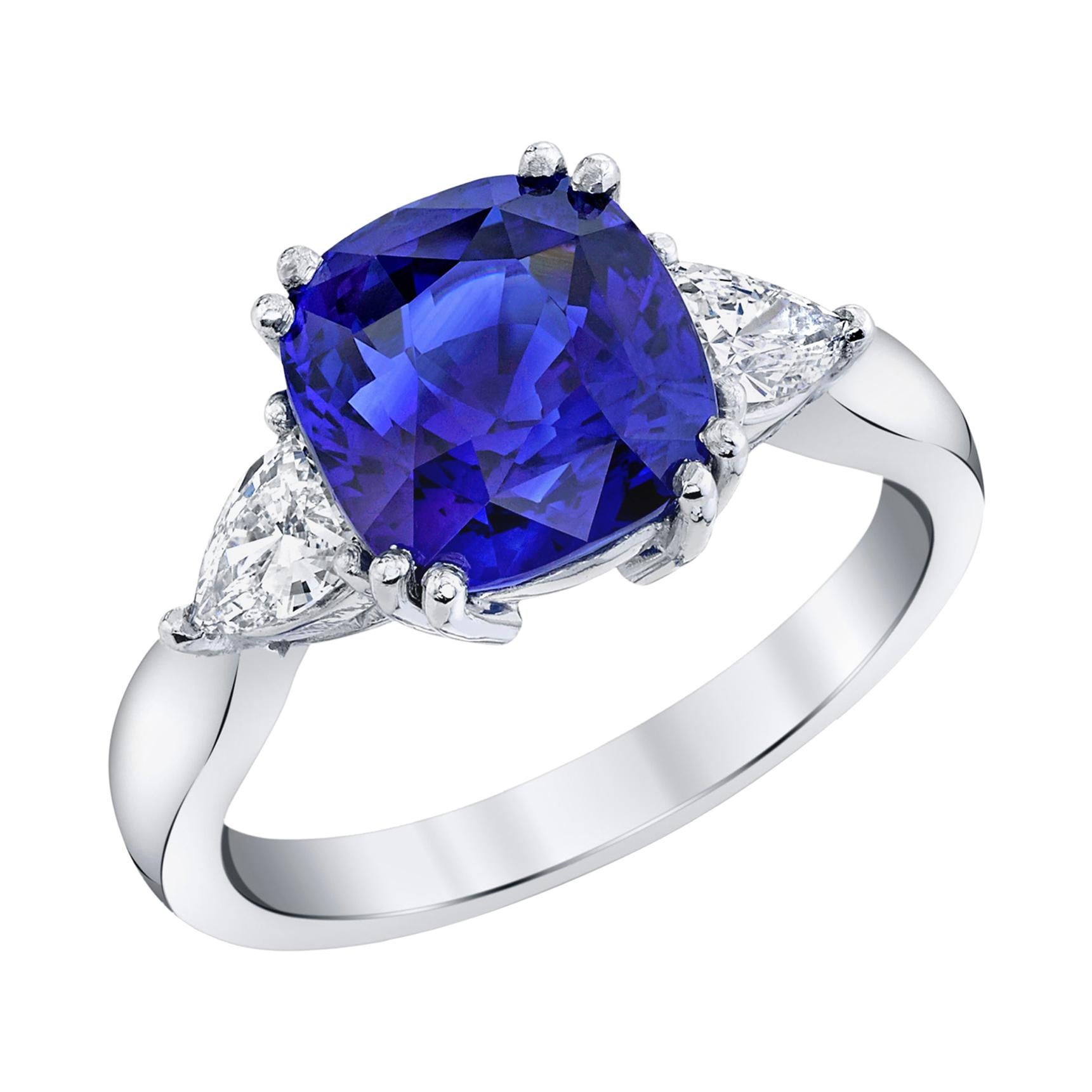 Bague de fiançailles en platine avec saphir bleu de 4,53 carats et diamants certifiés GIA  en vente