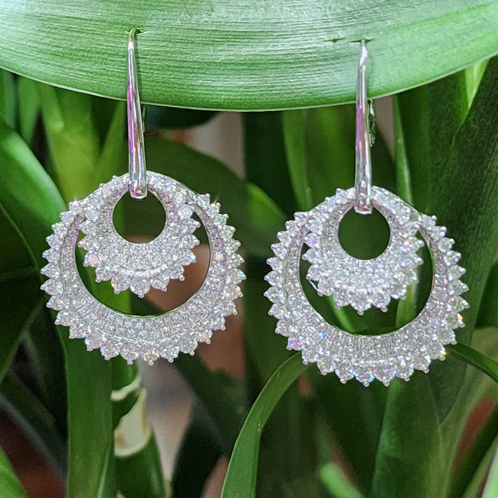 Orecchini Art Deco con diamanti da 4,53 carati e oro bianco da 18 carati In condizioni Nuovo in vendita a Hong Kong, HK