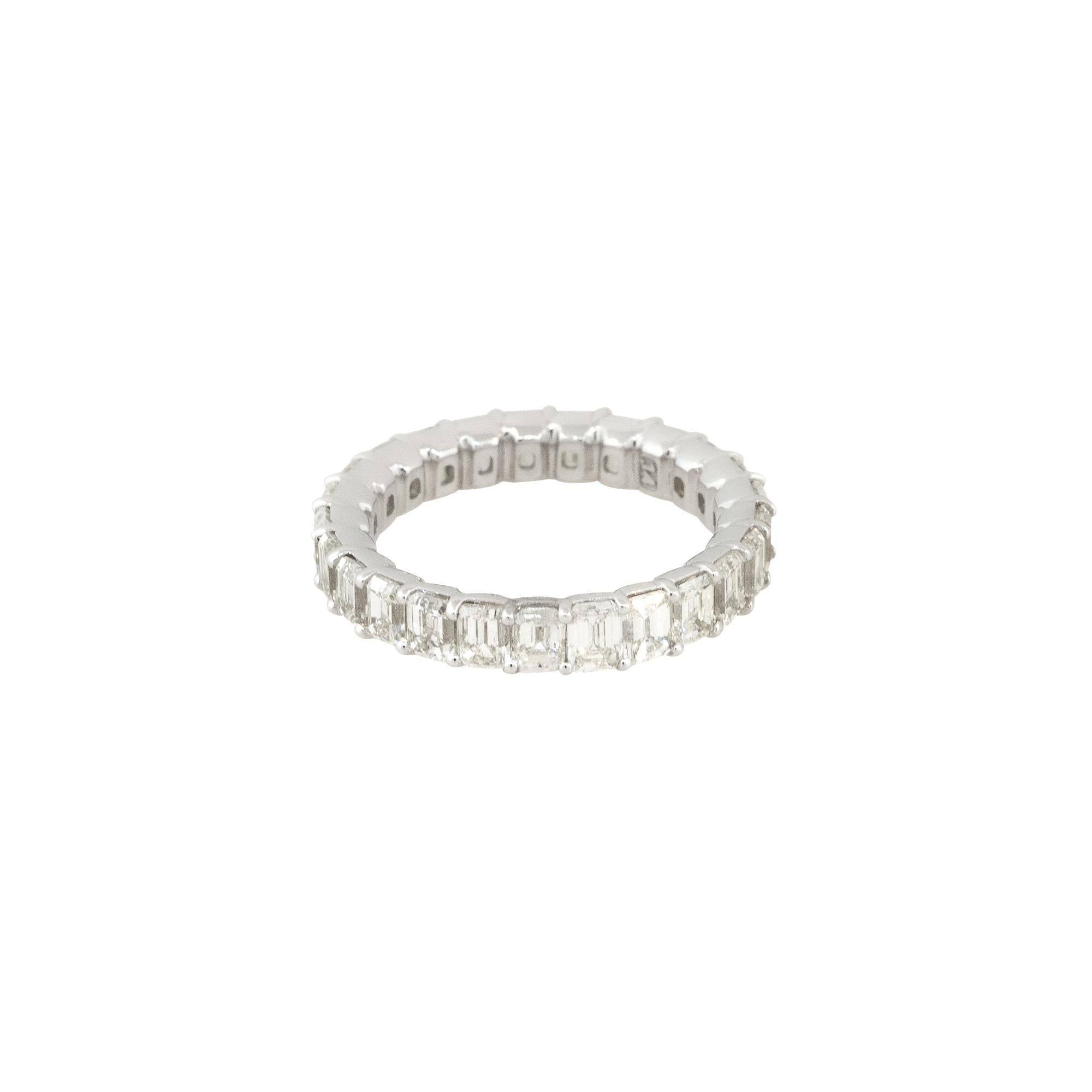 18k White Gold 4.53ctw Emerald Cut Diamond Eternity Band
Style: Women's Diamond Eternity Band
Material: 18k White Gold
Main Diamond Details: Approximately 4.53ctw of Emerald Cut Diamonds. Diamonds are prong set and there are 25 Diamonds in total.