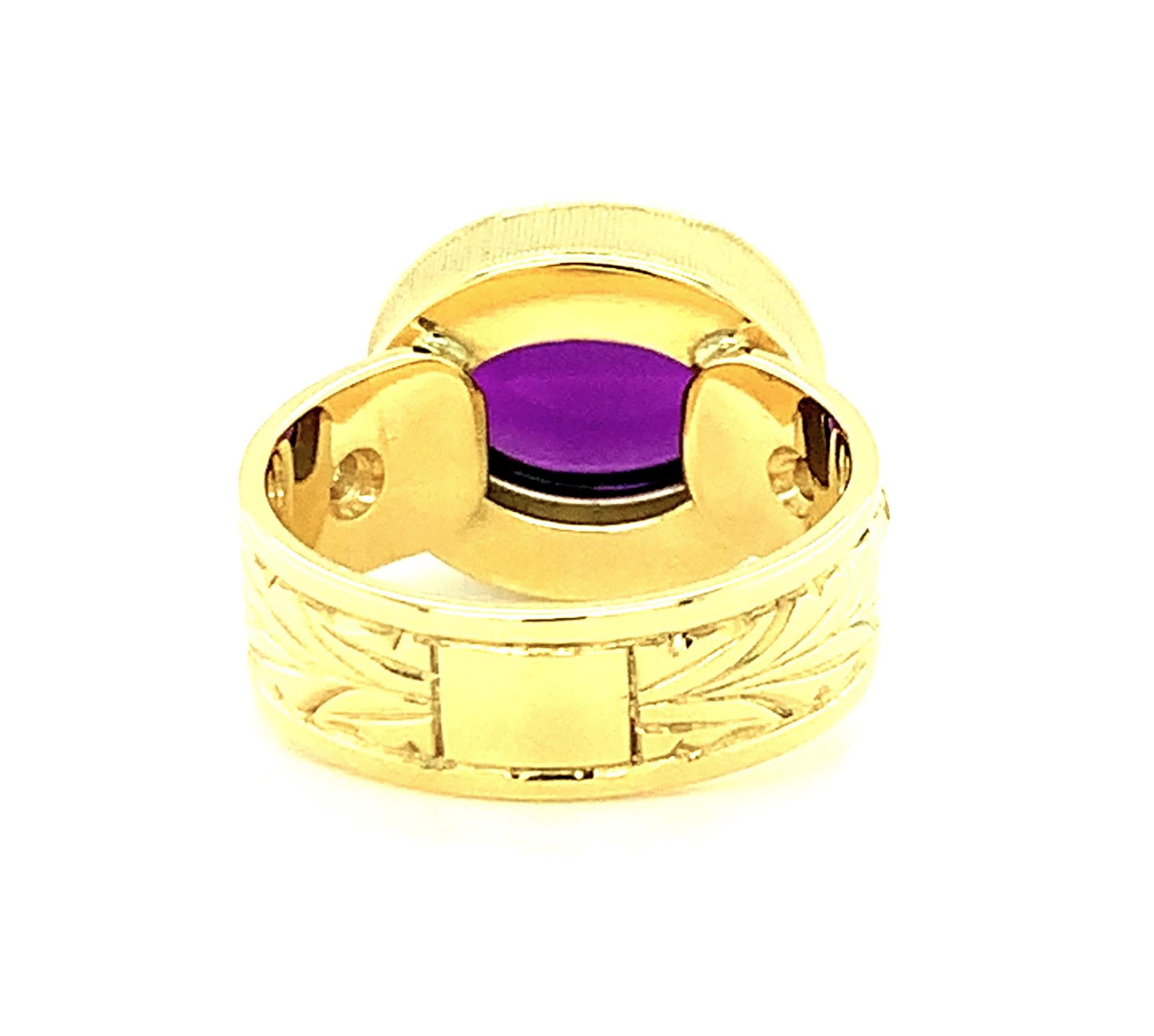 Women's or Men's Amethyst Cabochon and Diamond Dome Ring in 18k Yellow Gold, 4.53 Carats For Sale