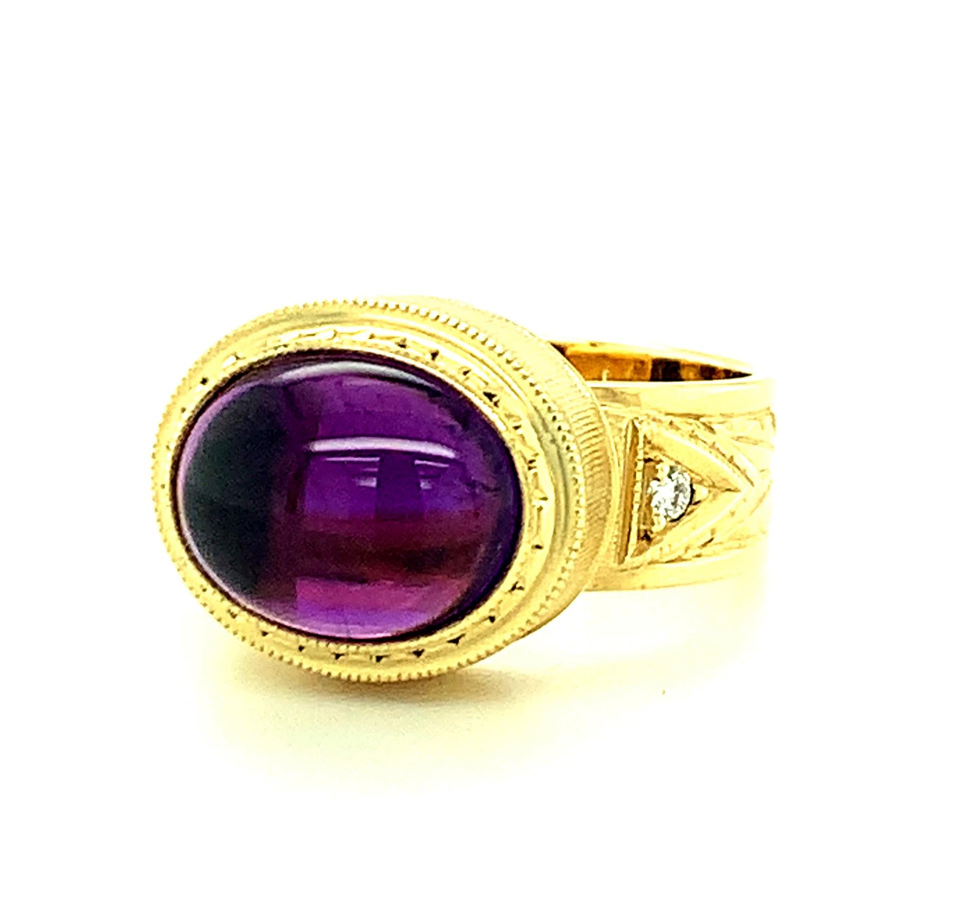 Amethyst Cabochon and Diamond Dome Ring in 18k Yellow Gold, 4.53 Carats For Sale 2