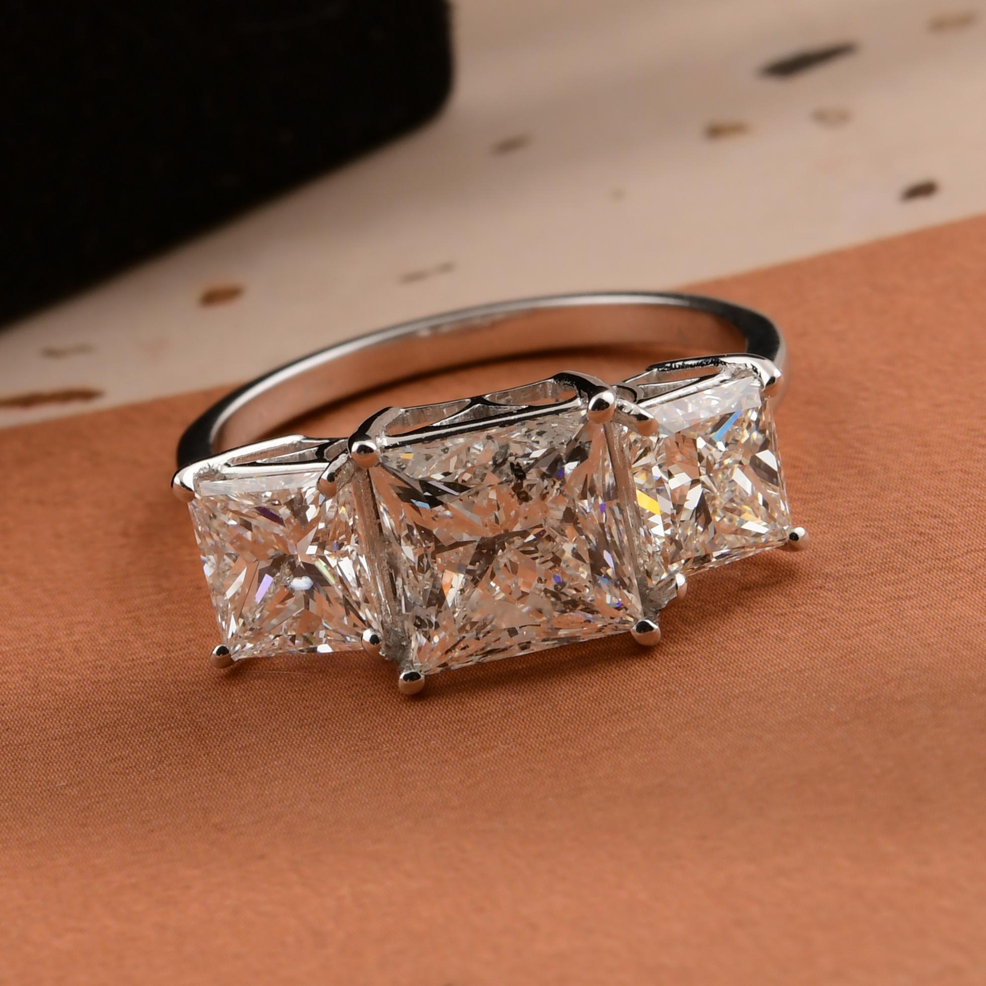 4,53 Karat SI Reinheit HI Farbe Prinzessinnenschliff Diamantring 18 Karat Weißgold (Carréschliff) im Angebot