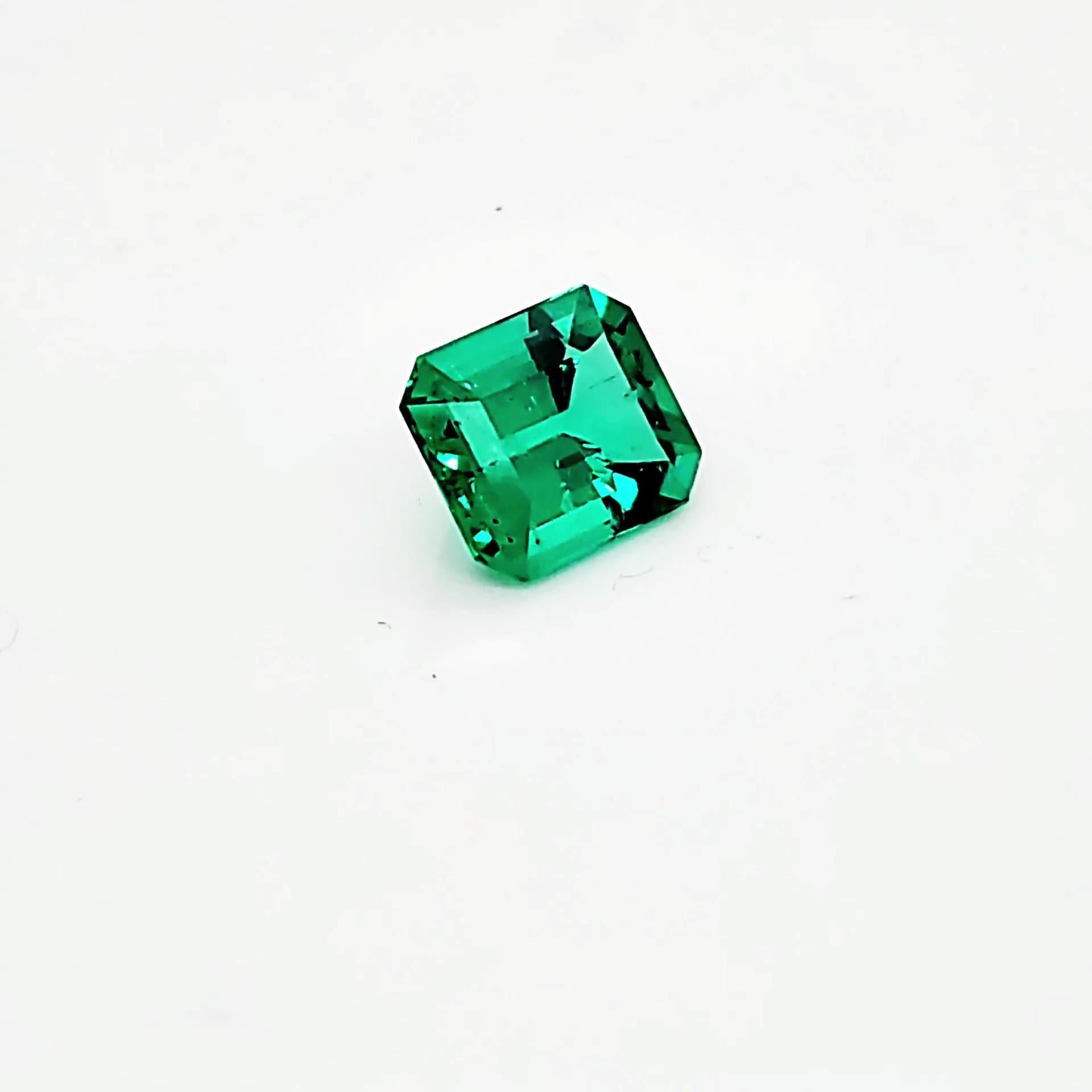 FERRUCCI 4.53 Ct Emerald GIA Certified Intense Green, Very Eye Clean Mineral In New Condition In New York, NY