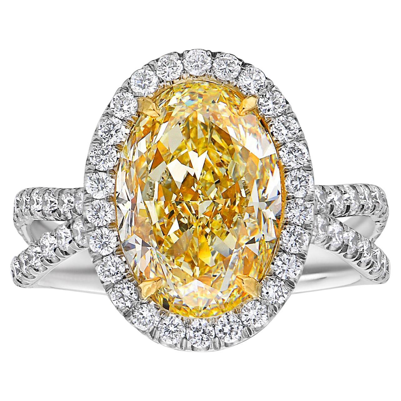 4.5 Carat Light Yellow Oval Diamond Ring For Sale