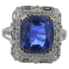 Ring aus 18 Karat Weißgold mit 4,53 Karat blauem Saphir im Kissenschliff und 1,85 Karat Diamant