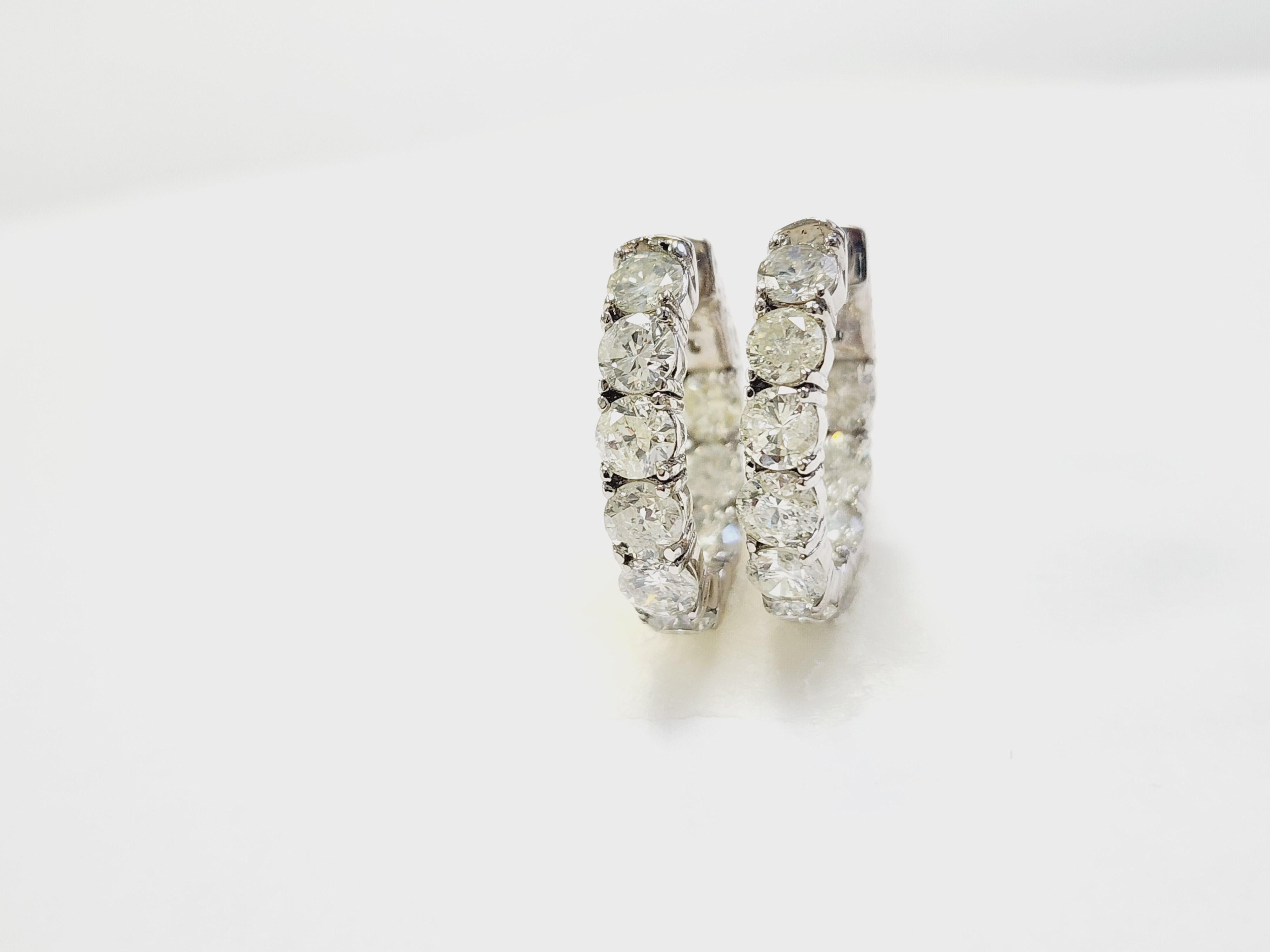 Round Cut 4.54 Carat Natural Diamond Huggie Hoops Earrings 14 Karat White Gold For Sale