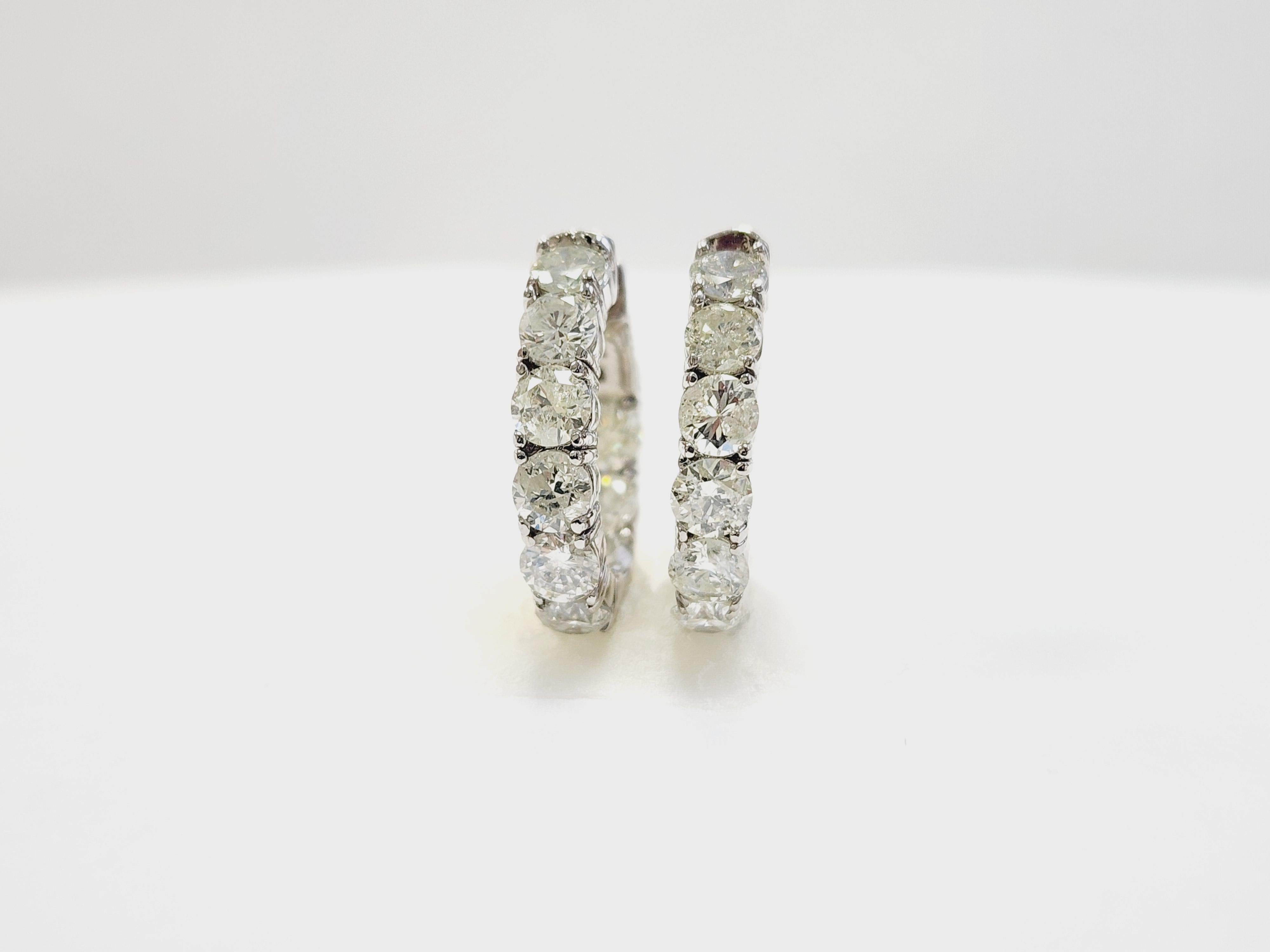 Women's 4.54 Carat Natural Diamond Huggie Hoops Earrings 14 Karat White Gold For Sale