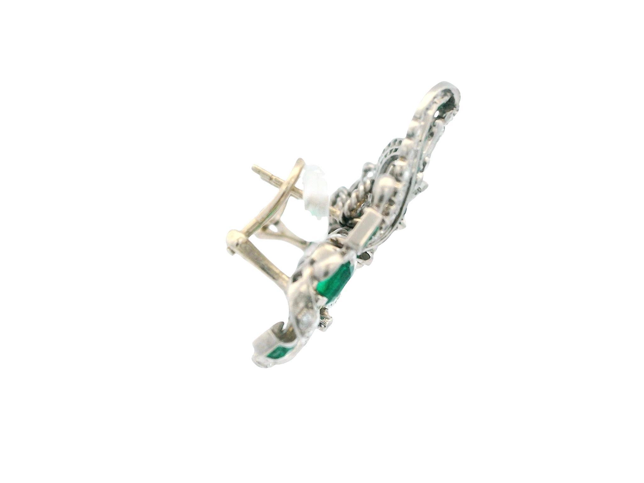 De las mujeres Pendientes vintage de esmeralda y diamantes de 4,54 quilates en oro blanco de 14 quilates en venta