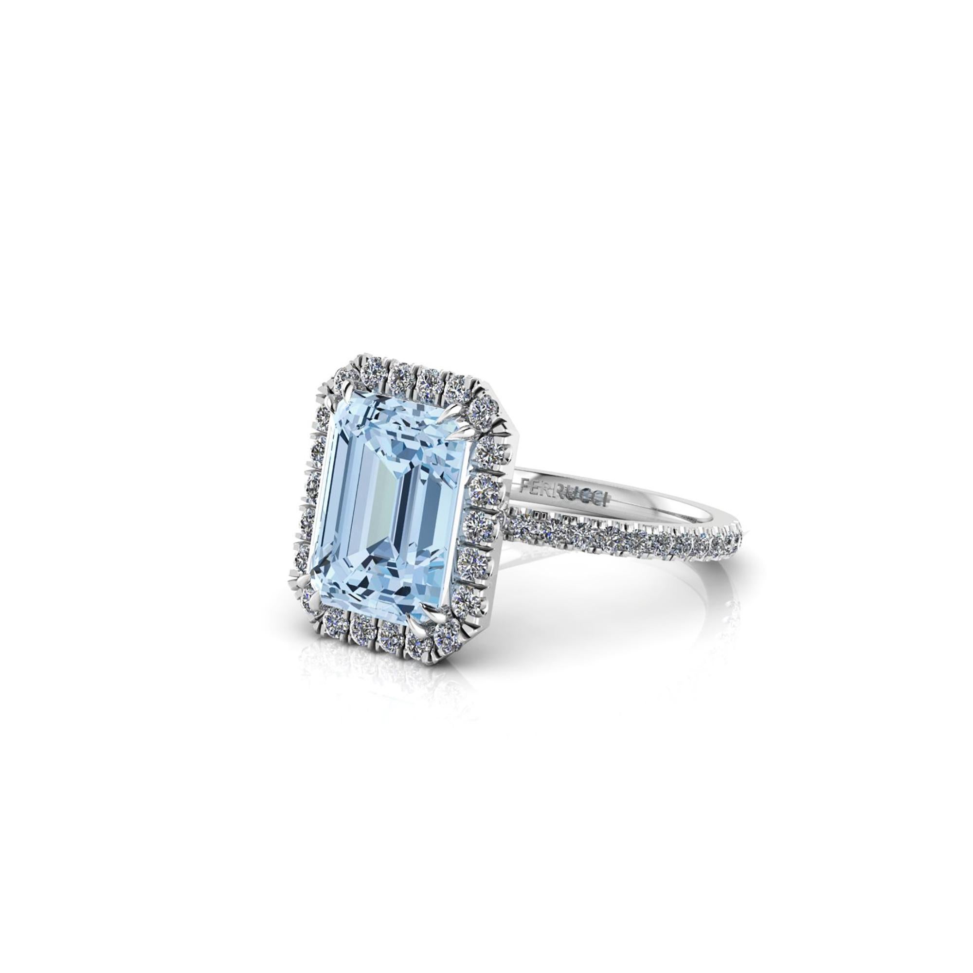4,54 Karat Smaragd Aquamarin Halo Diamant Platin Cocktail-Ring im Zustand „Neu“ im Angebot in New York, NY