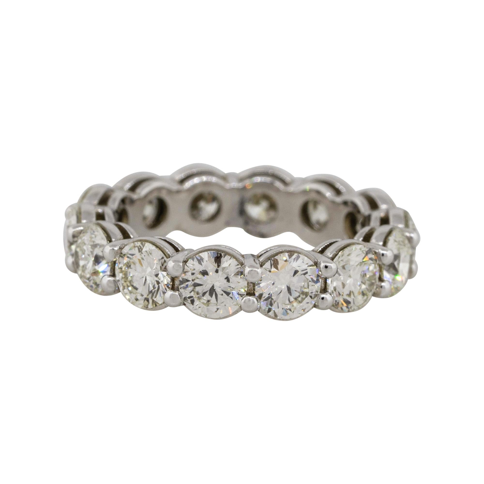 Donna 4,54 carati, brillante rotondo, fascia a eternità 14 carati in stock in vendita