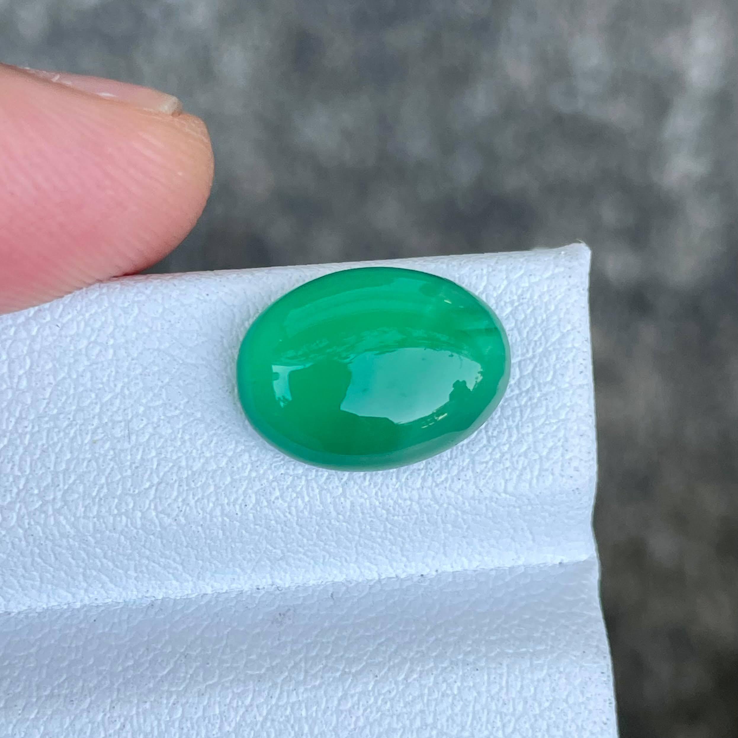 Modern 4.54 carats Green Agate Stone Oval Cut Natural Indian Gemstone For Sale