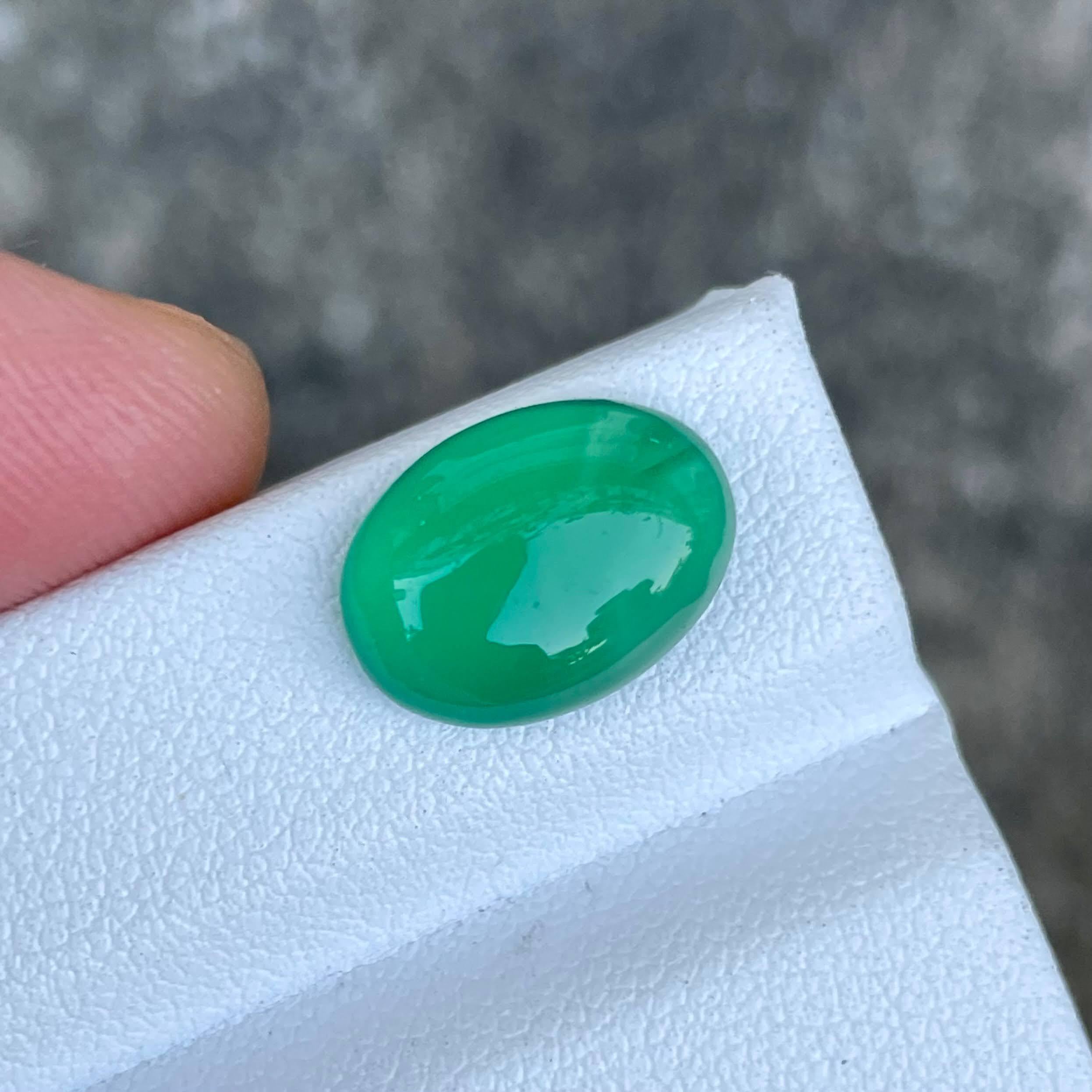 4.54 carats Green Agate Stone Oval Cut Natural Indian Gemstone In New Condition For Sale In Bangkok, TH