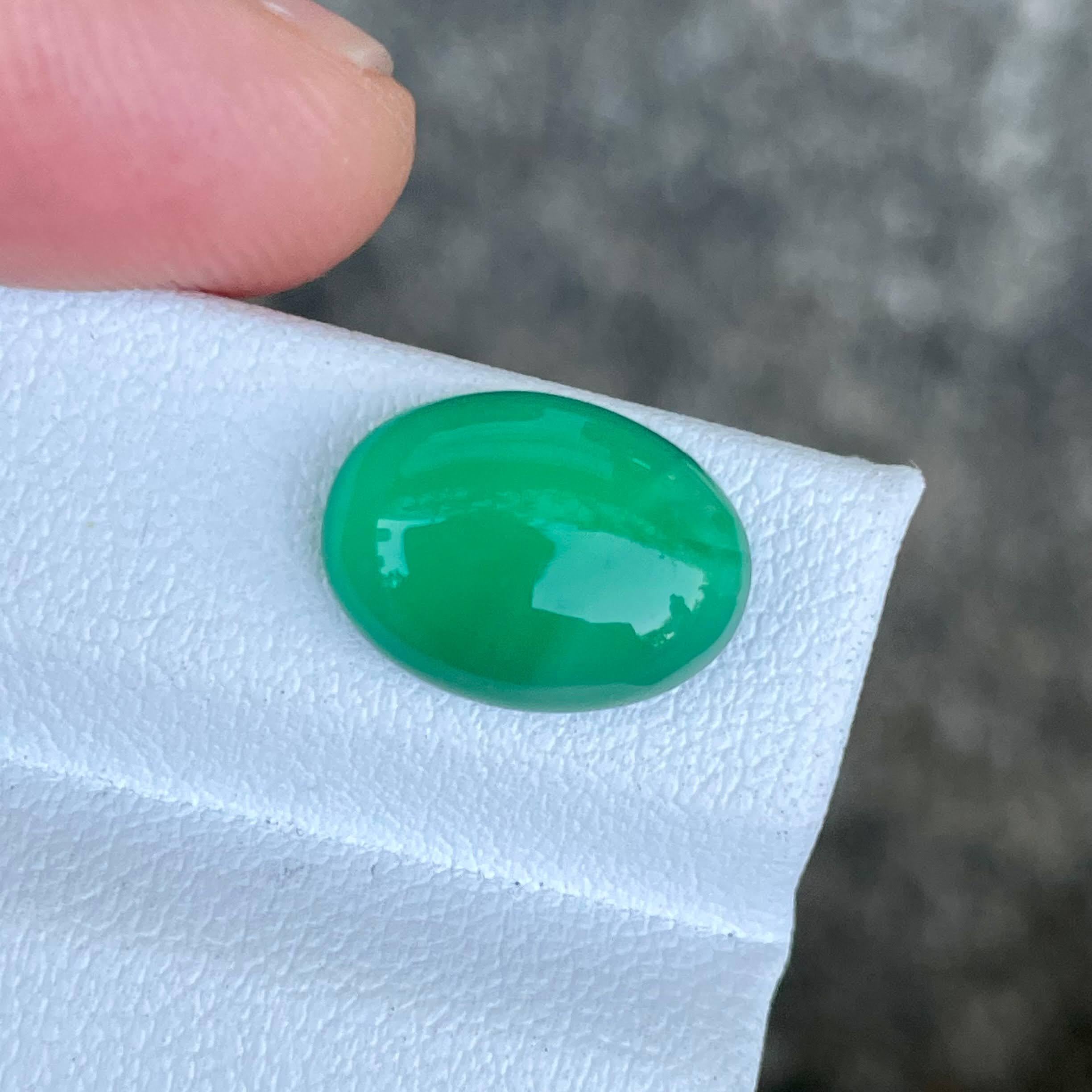 4.54 carats Green Agate Stone Oval Cut Natural Indian Gemstone For Sale 3