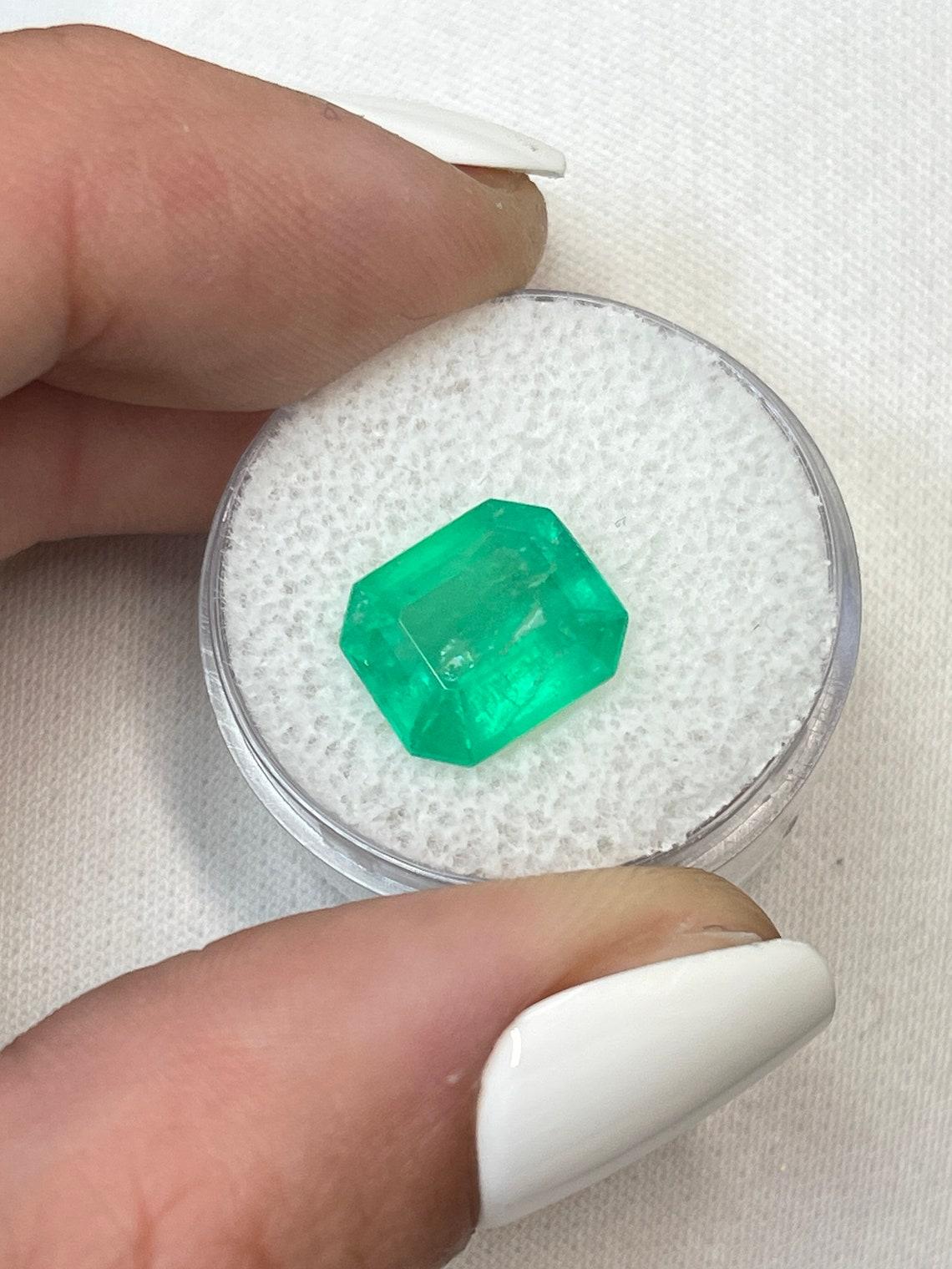 4,55 Karat 11x10 Neongrüner kolumbianischer Smaragd - Smaragdschliff Mai-Geburtsstein Edelstein im Zustand „Neu“ im Angebot in Jupiter, FL
