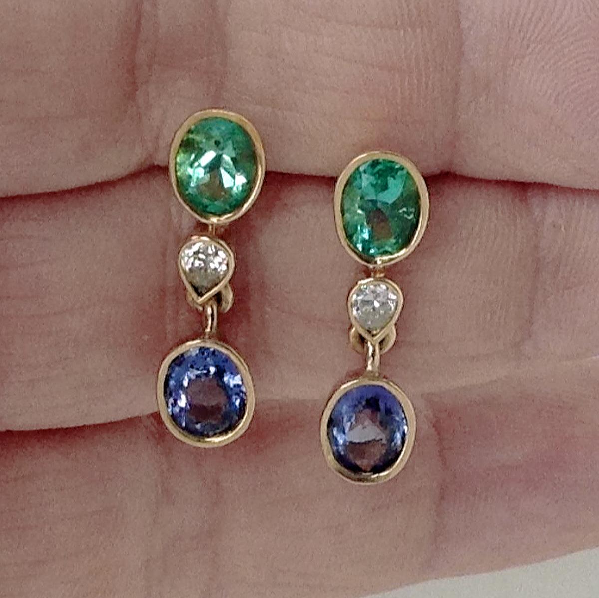 Women's 4.55 Carat Colombian Emerald Tanzanite and Diamond Dangle Earrings 18 Karat For Sale
