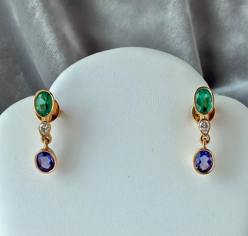 Orecchini con smeraldo colombiano da 4,55 carati, tanzanite e diamanti 18 carati in vendita 2