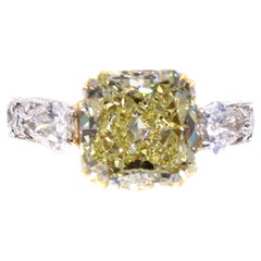 Bague fantaisie en or jaune 18 carats avec diamant jaune taille radiant de 4,55 carats