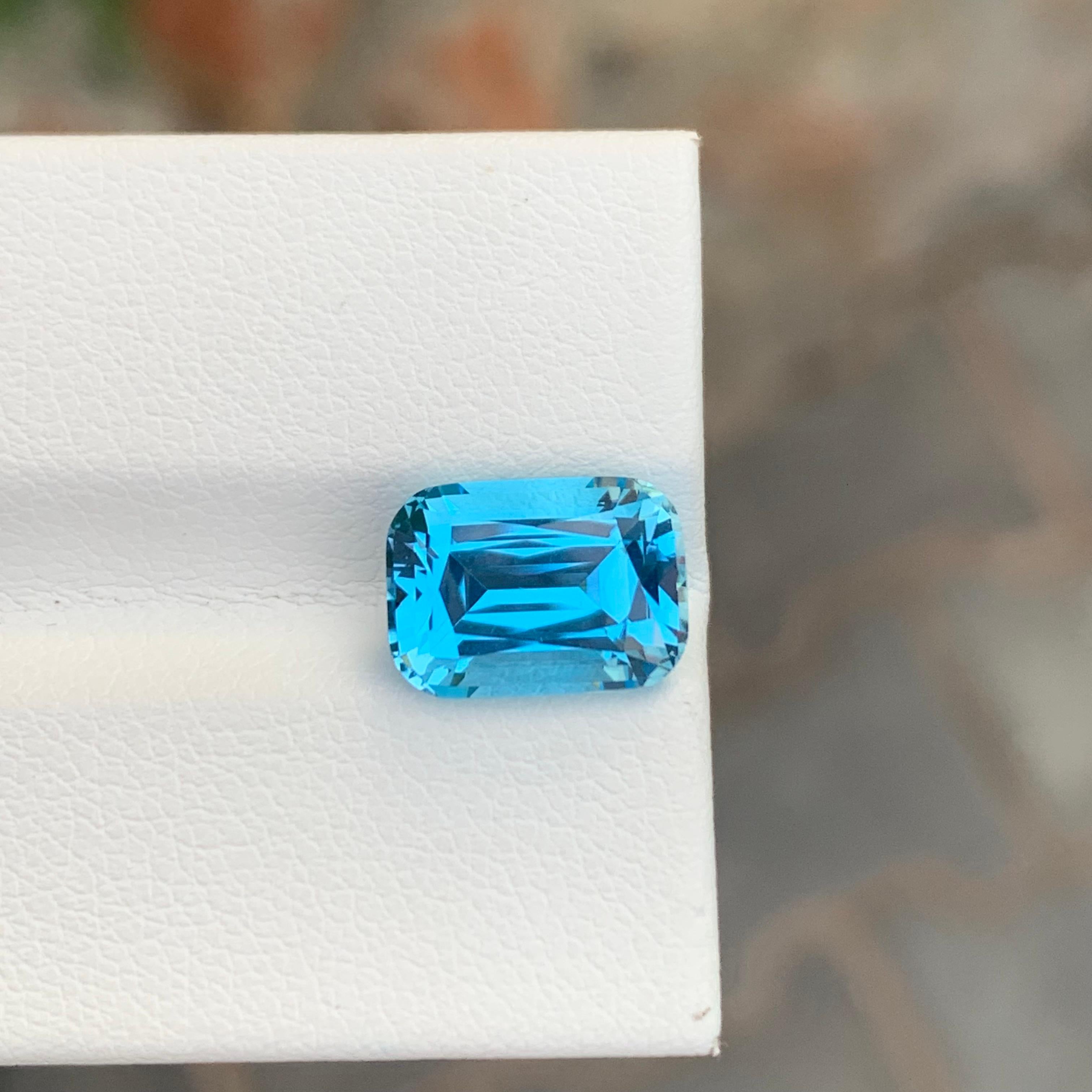 4.55 Carat Glamorous Blue Topaz Cushion Shape Gem For Jewellery For Sale 4